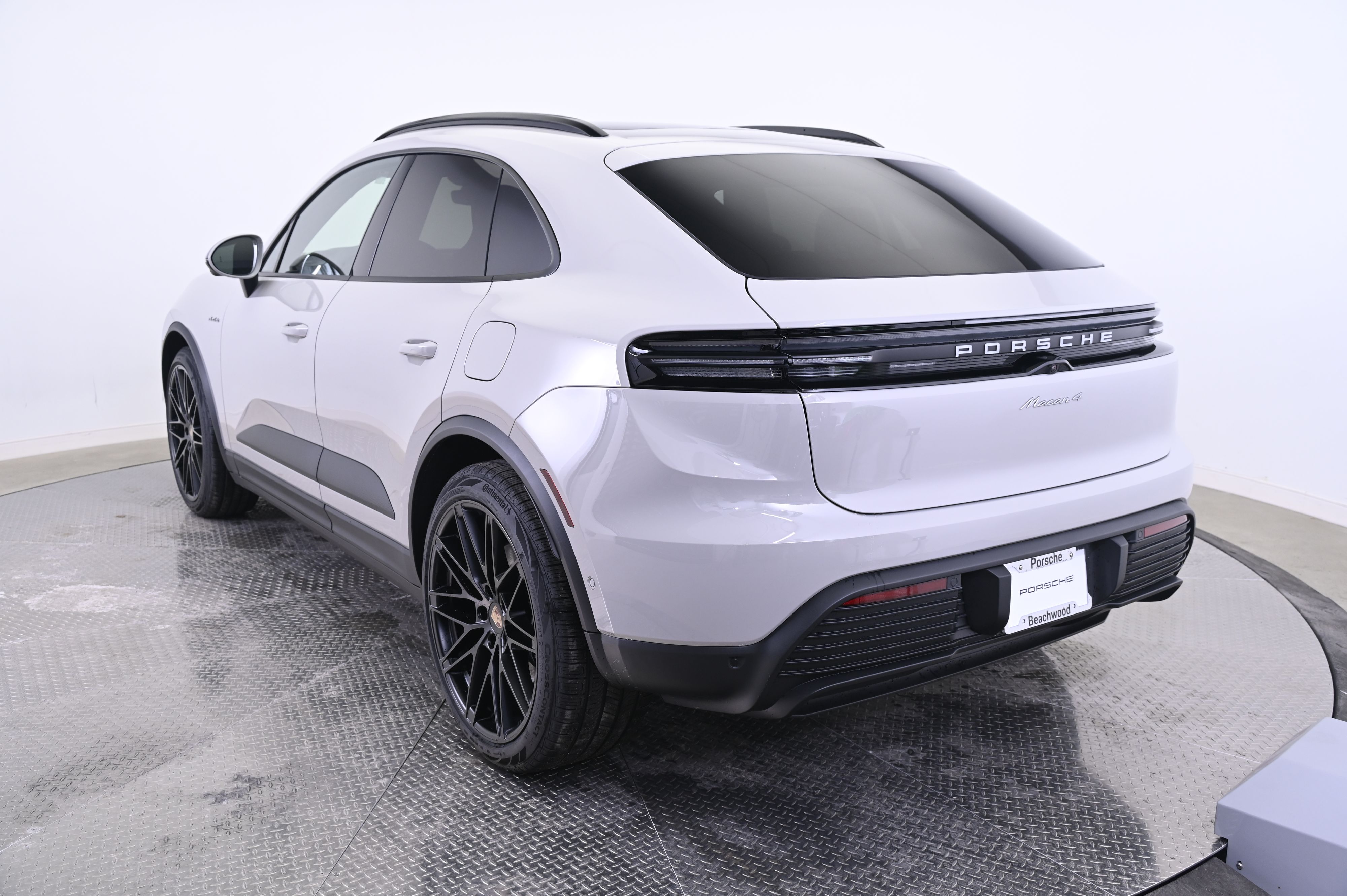 Thumbnail: 2026 Porsche Macan - 3