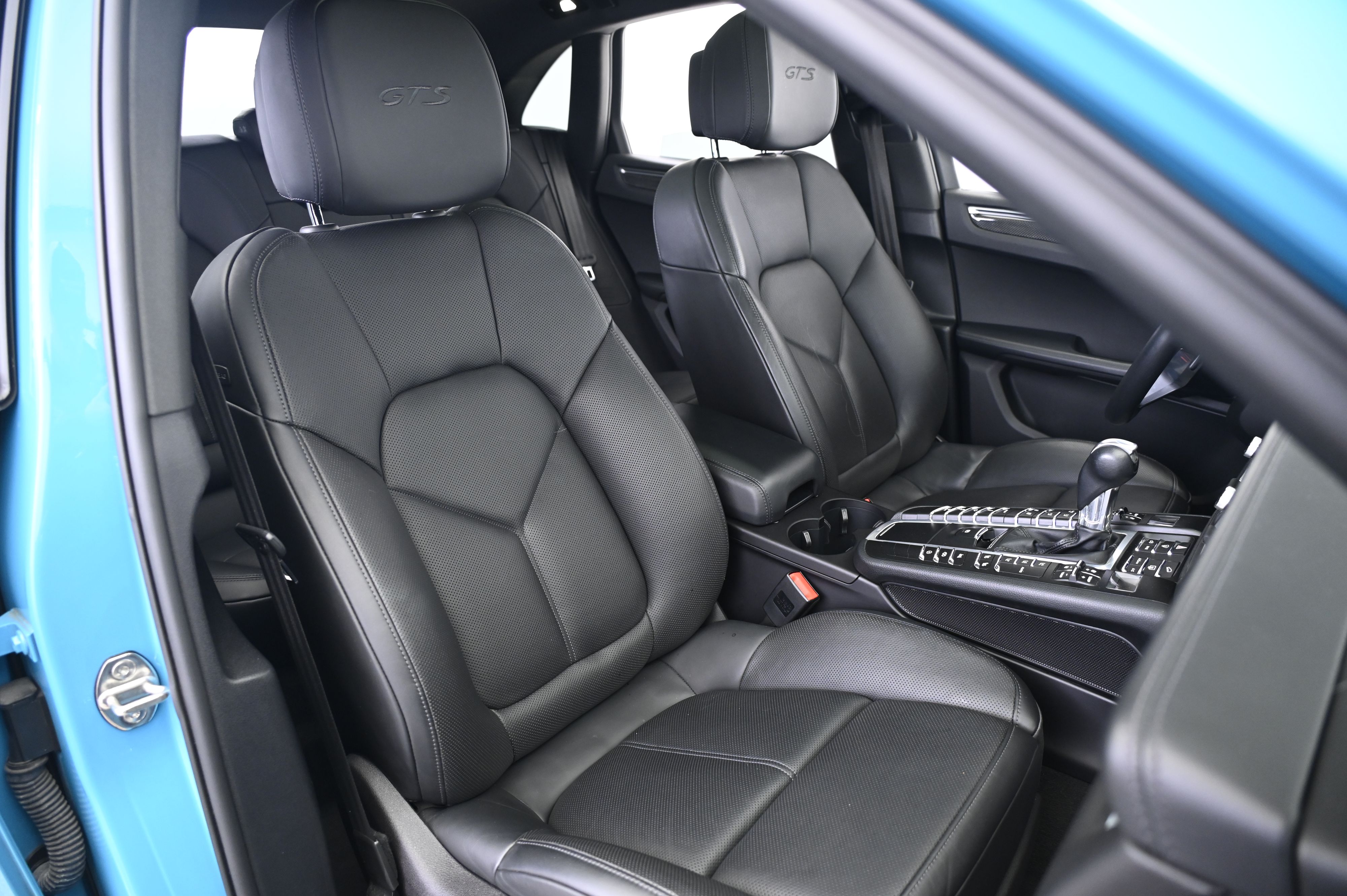 Thumbnail: 2021 Porsche Macan - 24