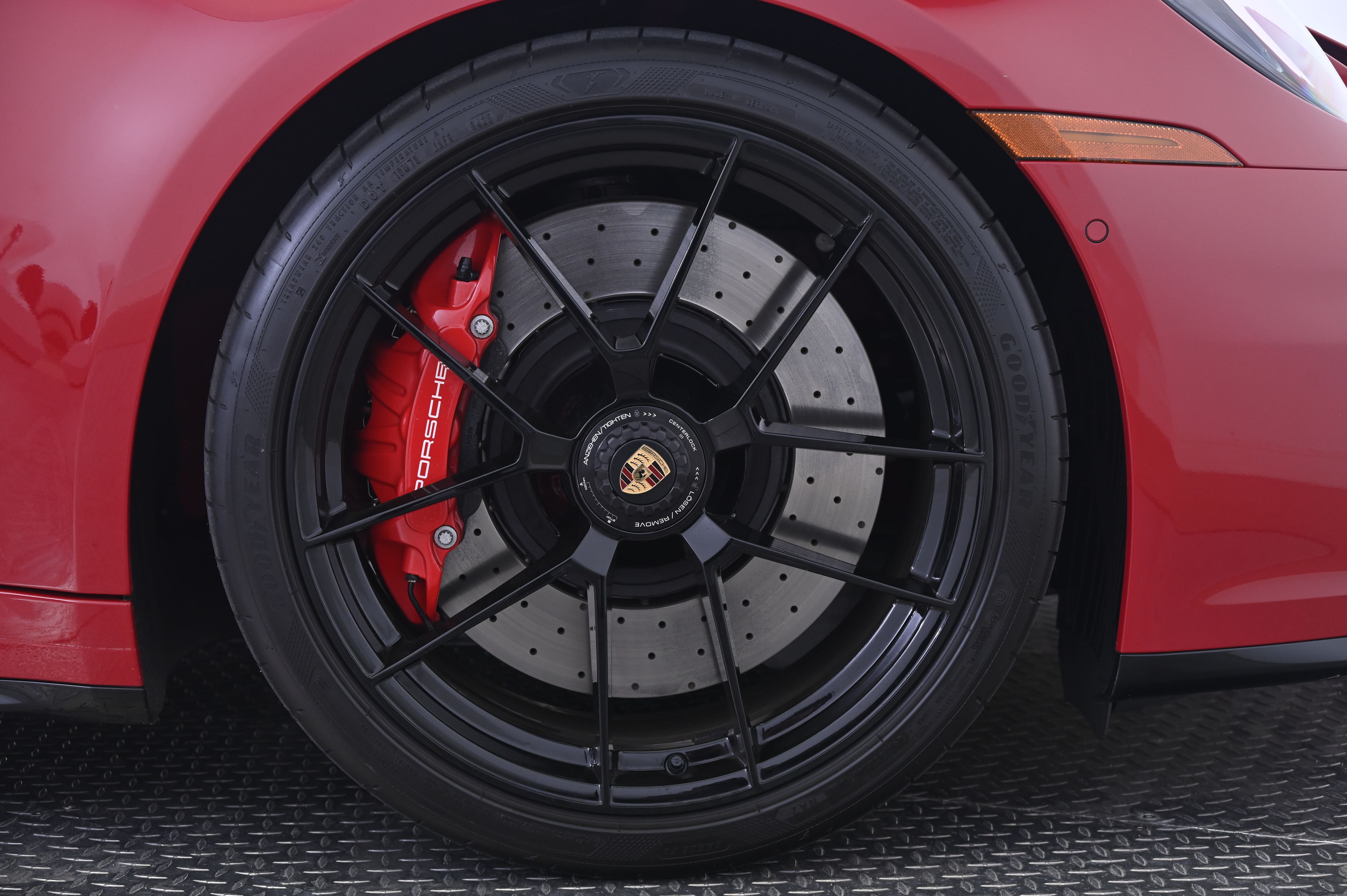 Thumbnail: 2025 Porsche 911 - 17