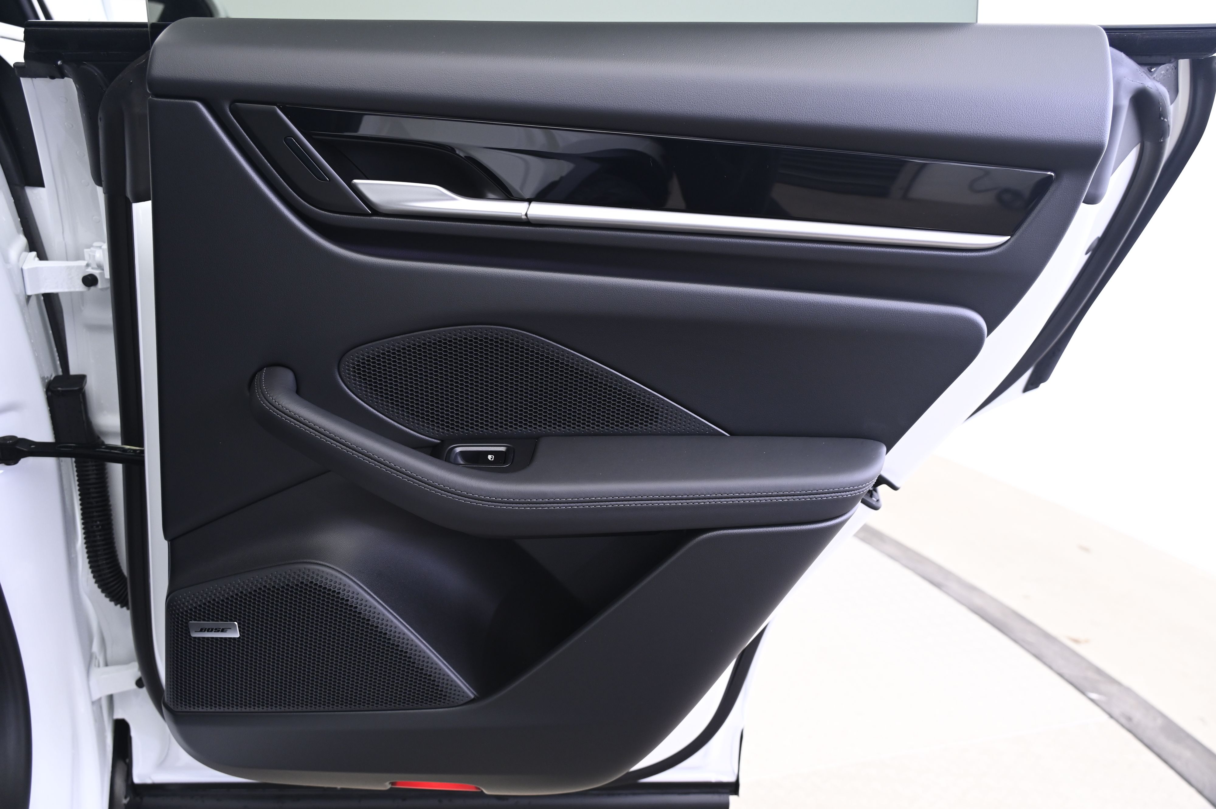 Thumbnail: 2025 Porsche Macan - 17