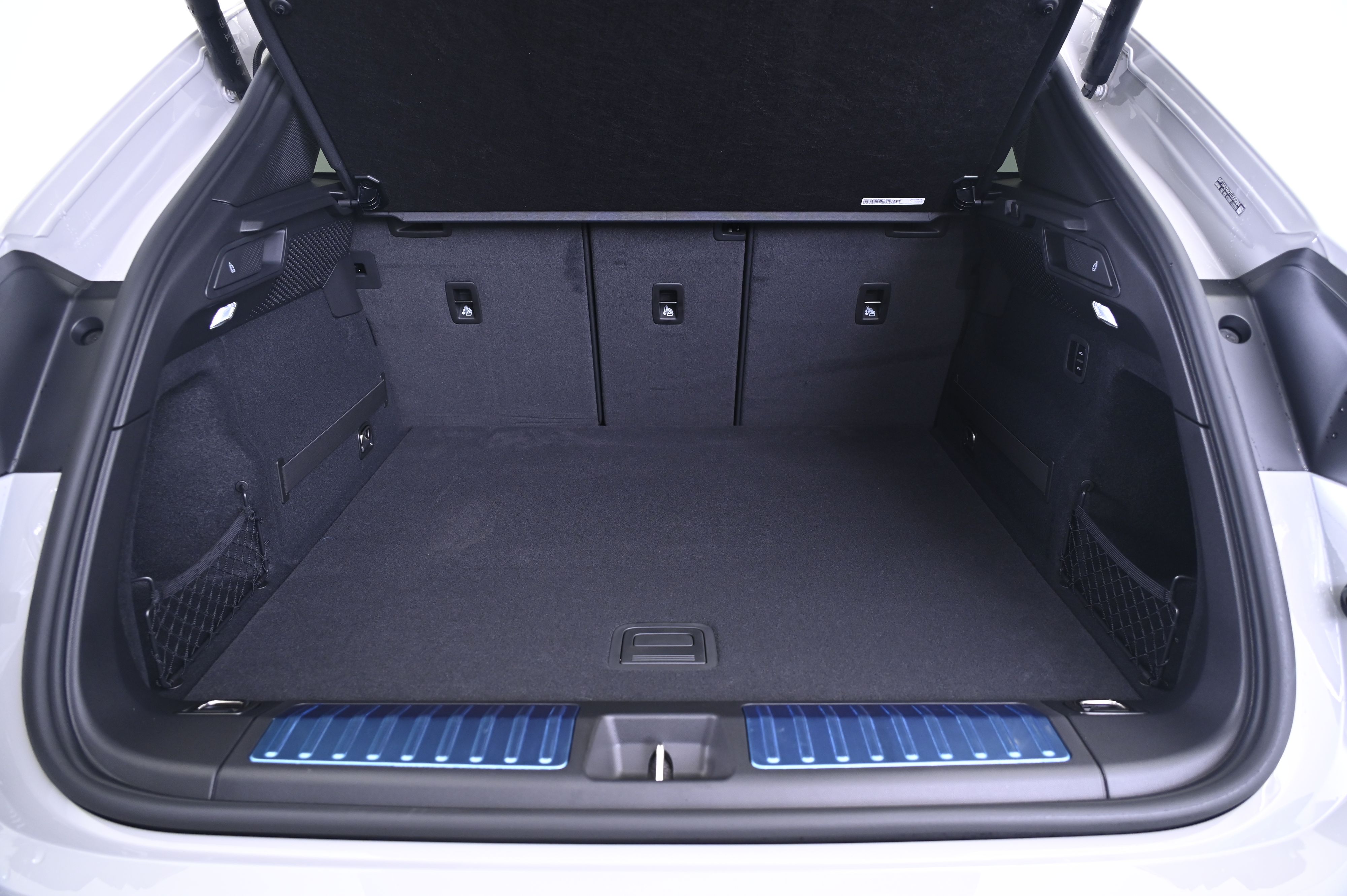 Thumbnail: 2026 Porsche Macan - 15