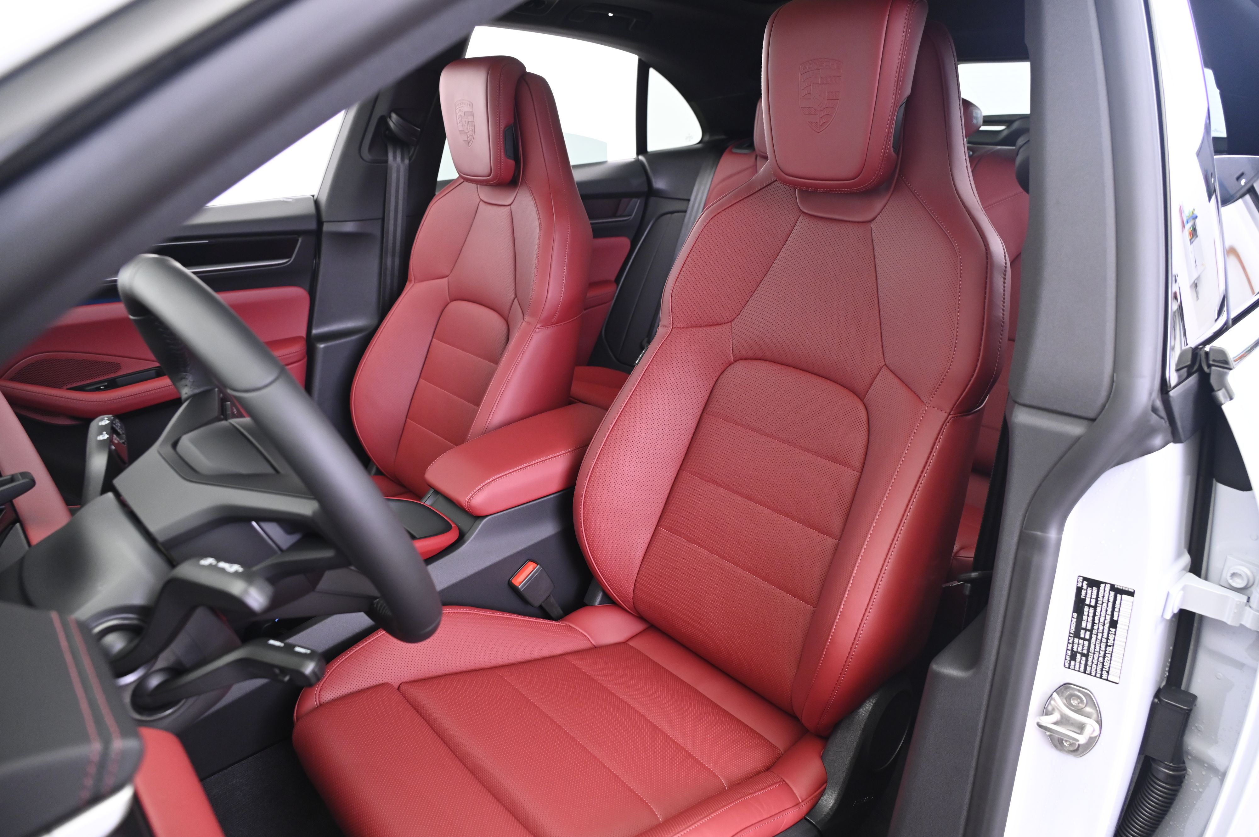 Thumbnail: 2025 Porsche Macan - 31