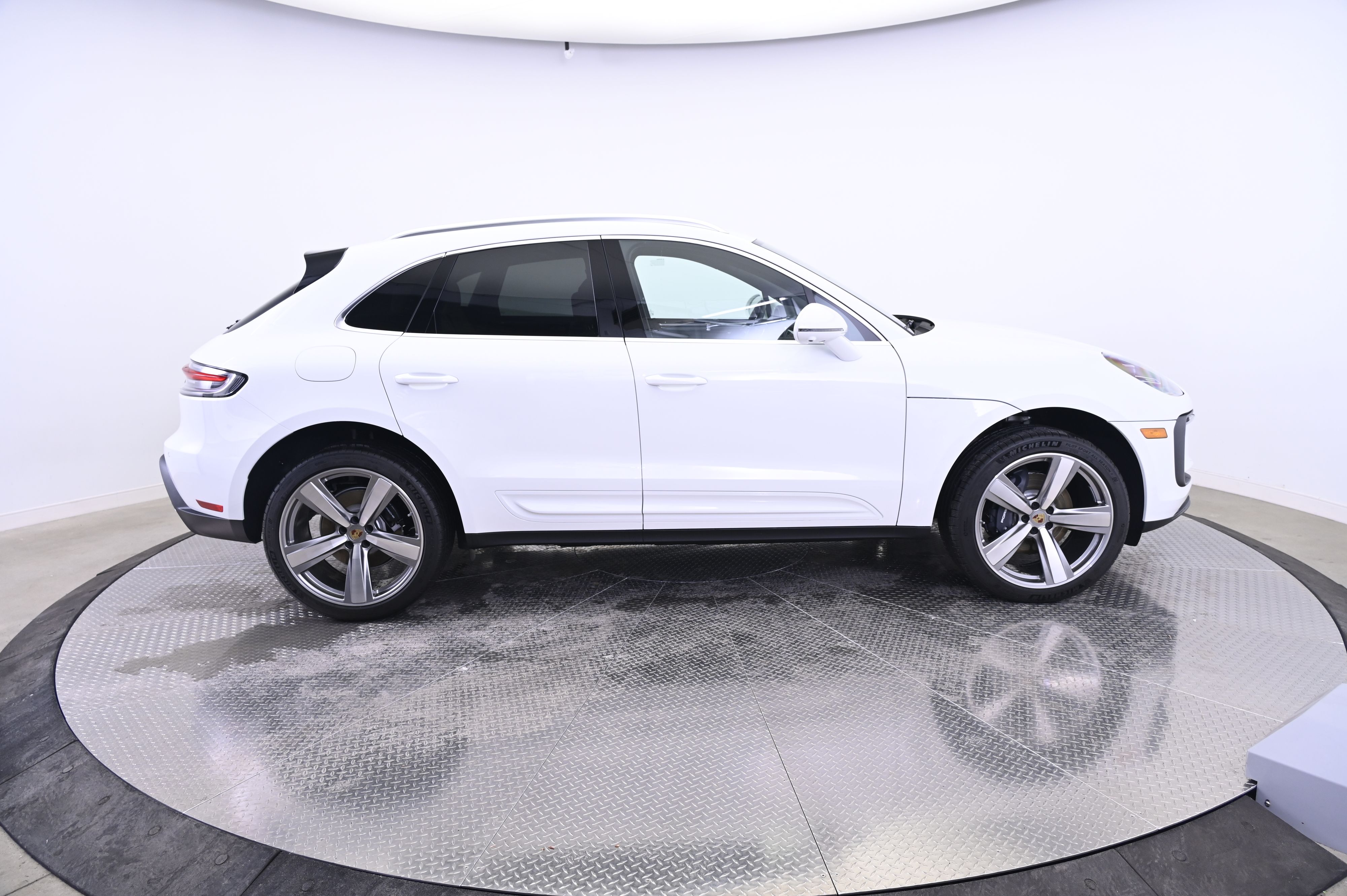 Thumbnail: 2026 Porsche Macan - 8