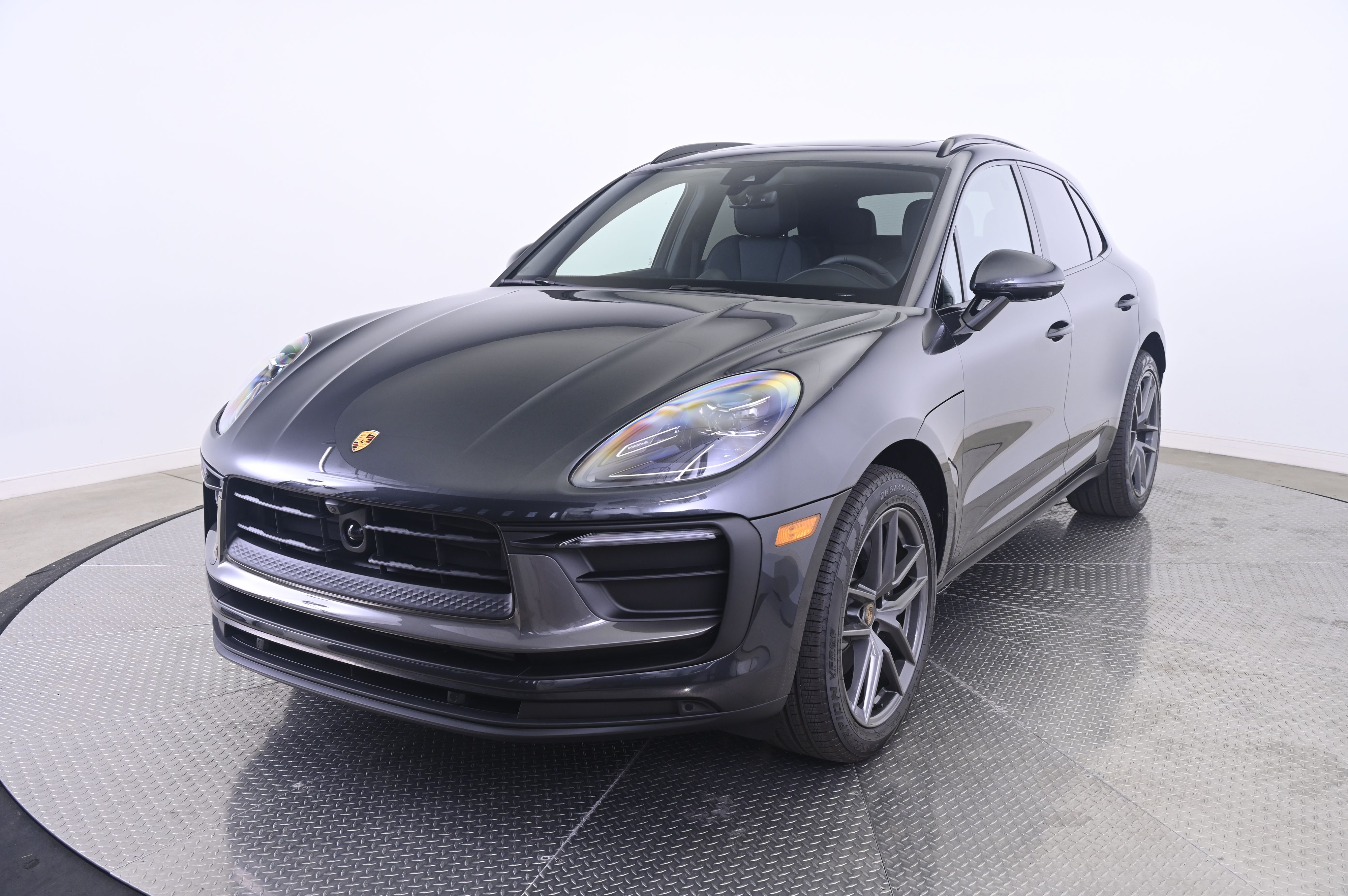 Thumbnail: 2026 Porsche Macan - 1
