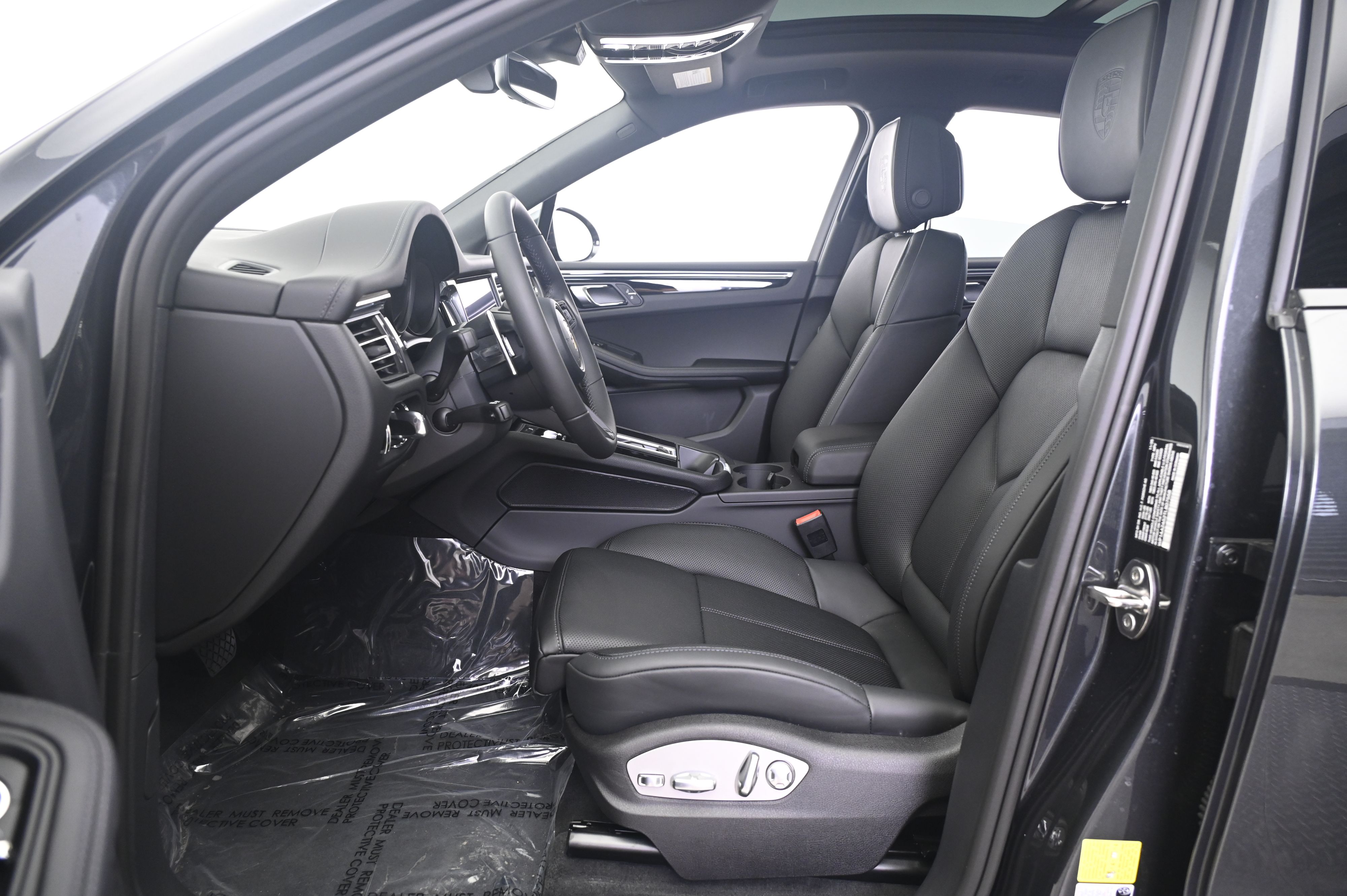 Thumbnail: 2026 Porsche Macan - 29