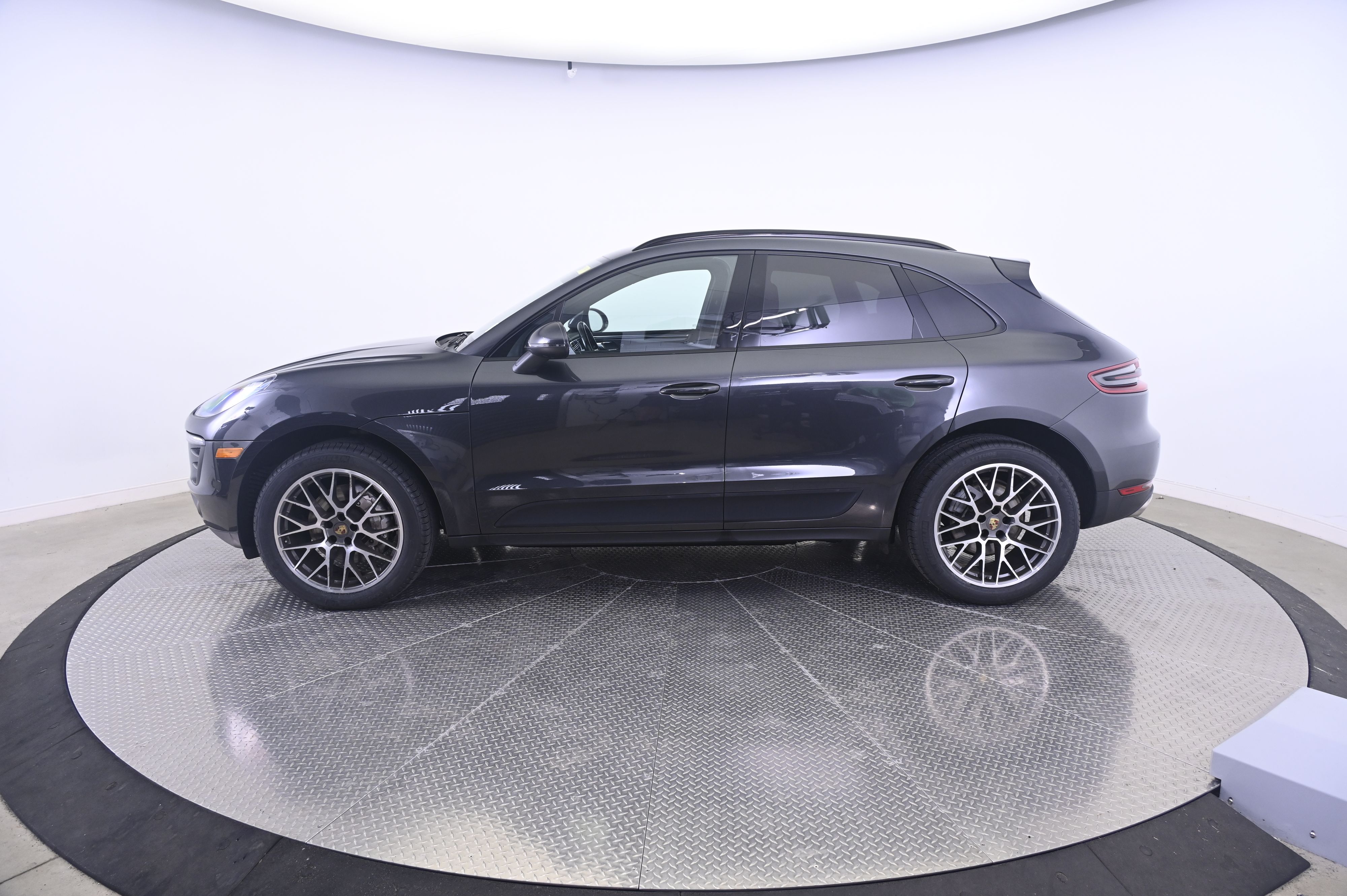 Thumbnail: 2018 Porsche Macan - 2