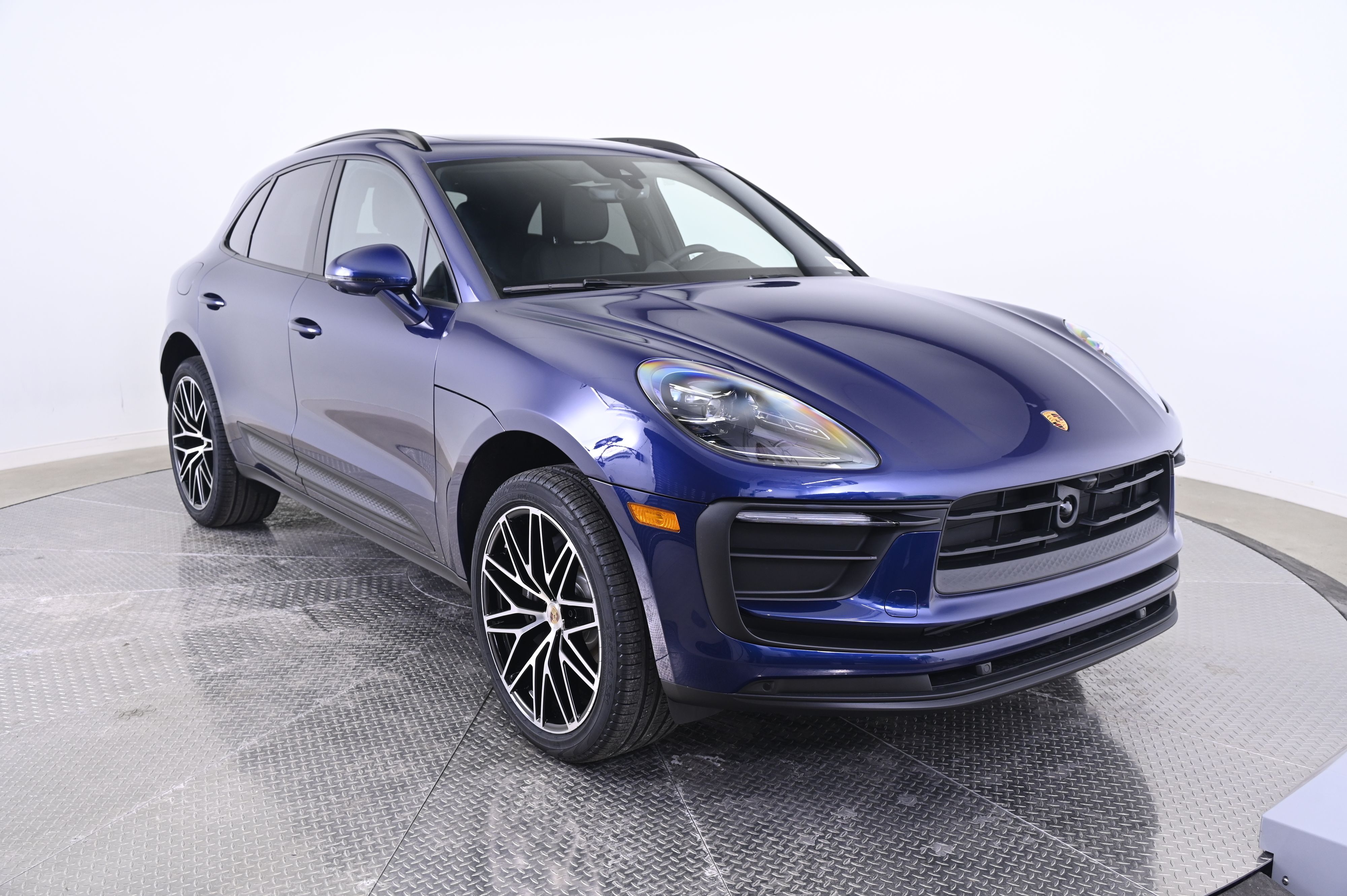 Thumbnail: 2026 Porsche Macan - 9
