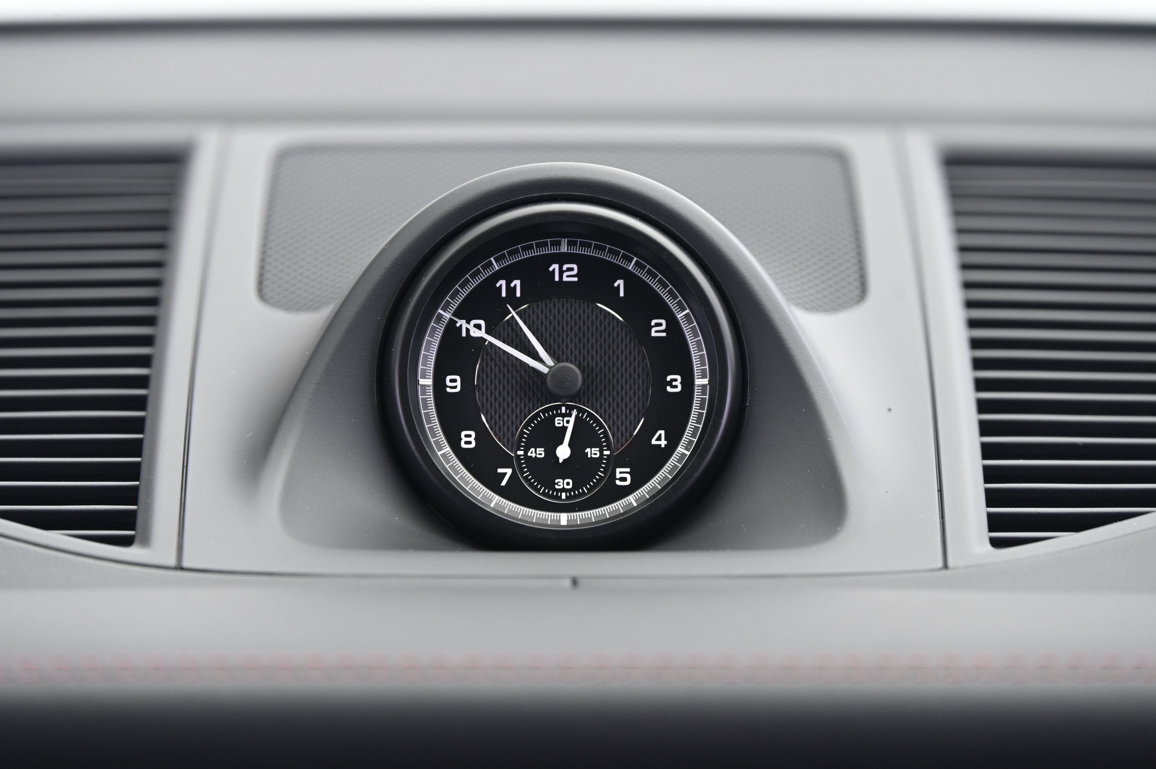 Thumbnail: 2026 Porsche Macan - 32