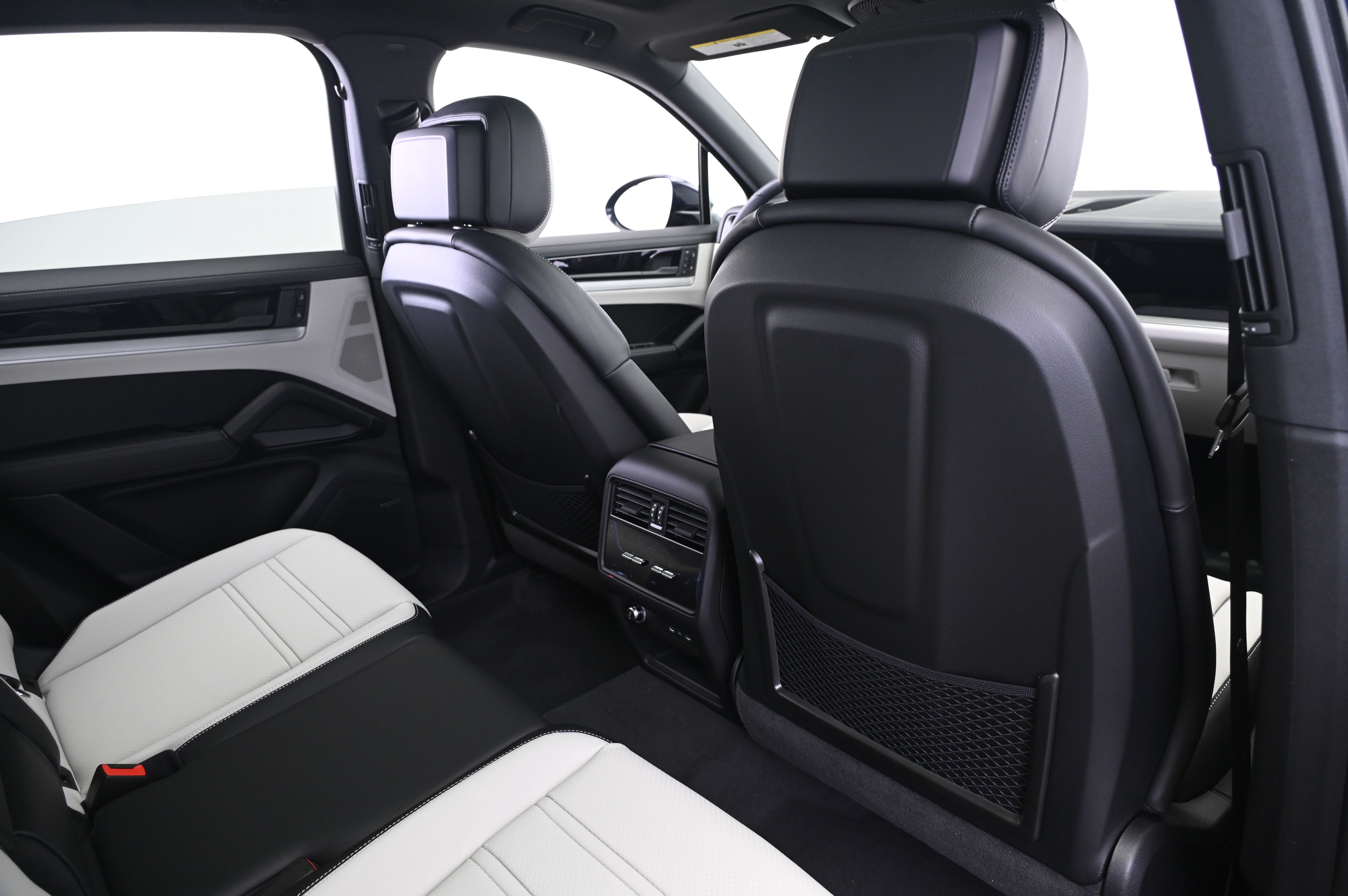 Thumbnail: 2026 Porsche Cayenne - 17