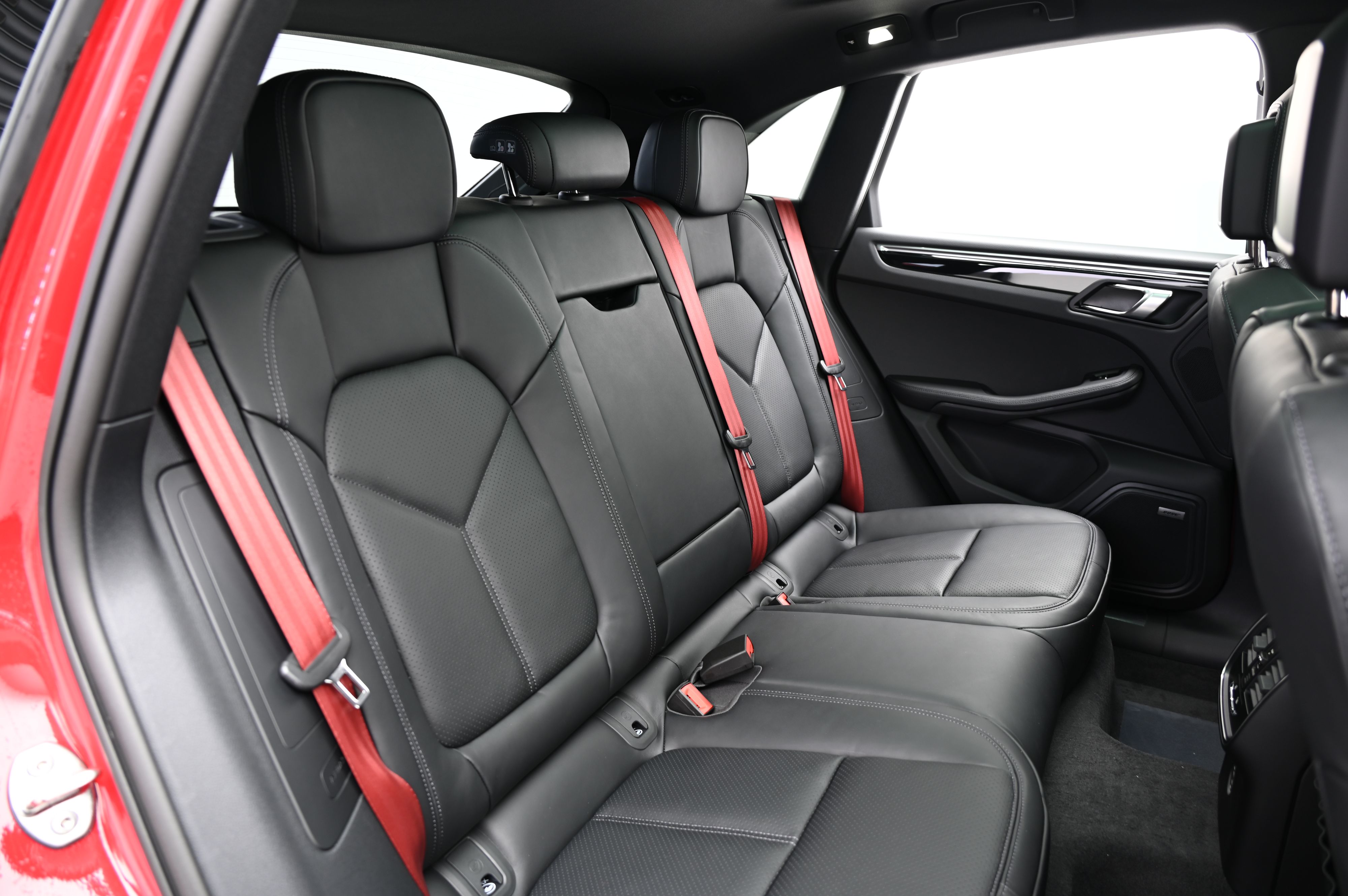 Thumbnail: 2025 Porsche Macan - 25