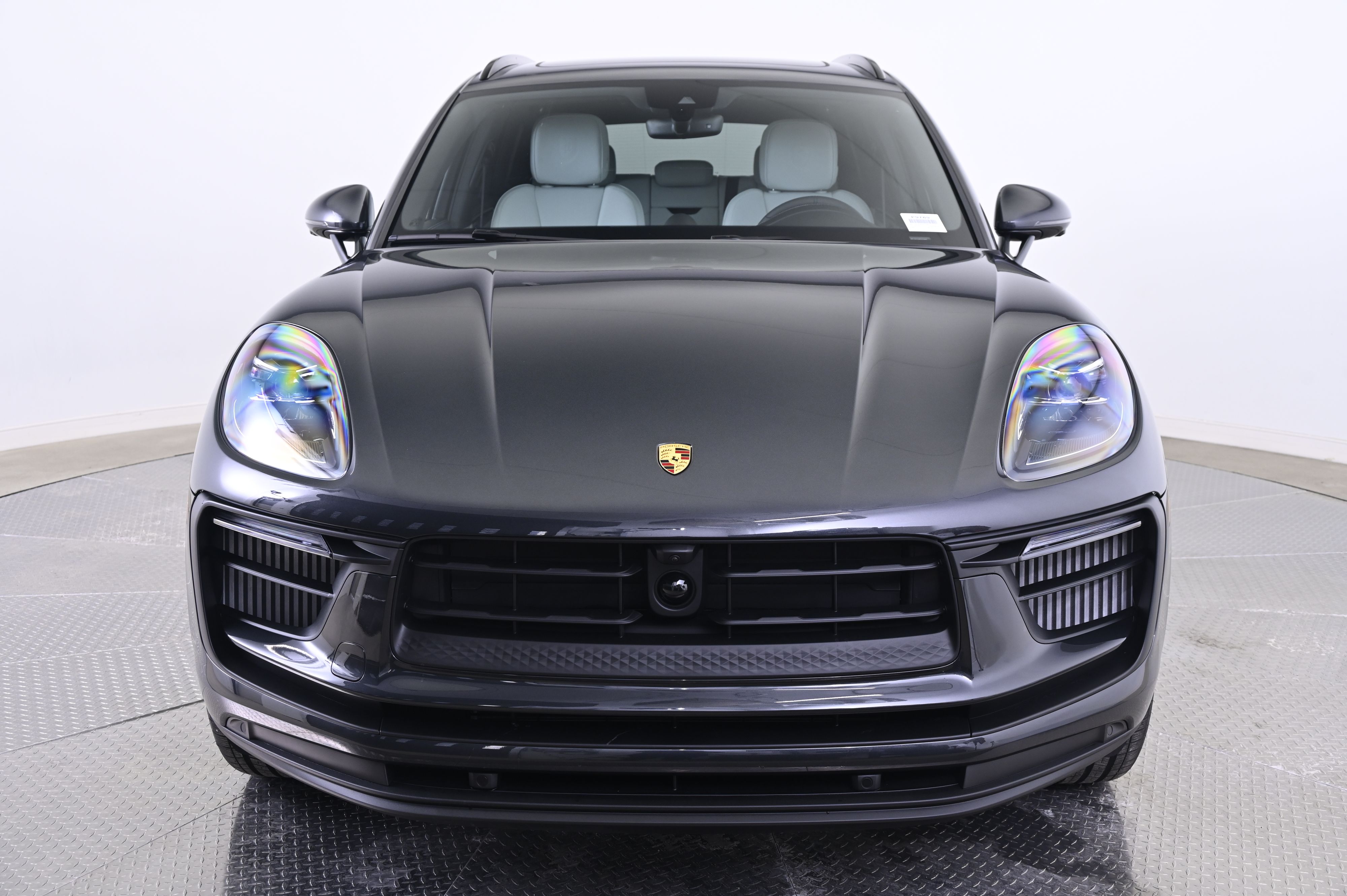 Thumbnail: 2026 Porsche Macan - 10
