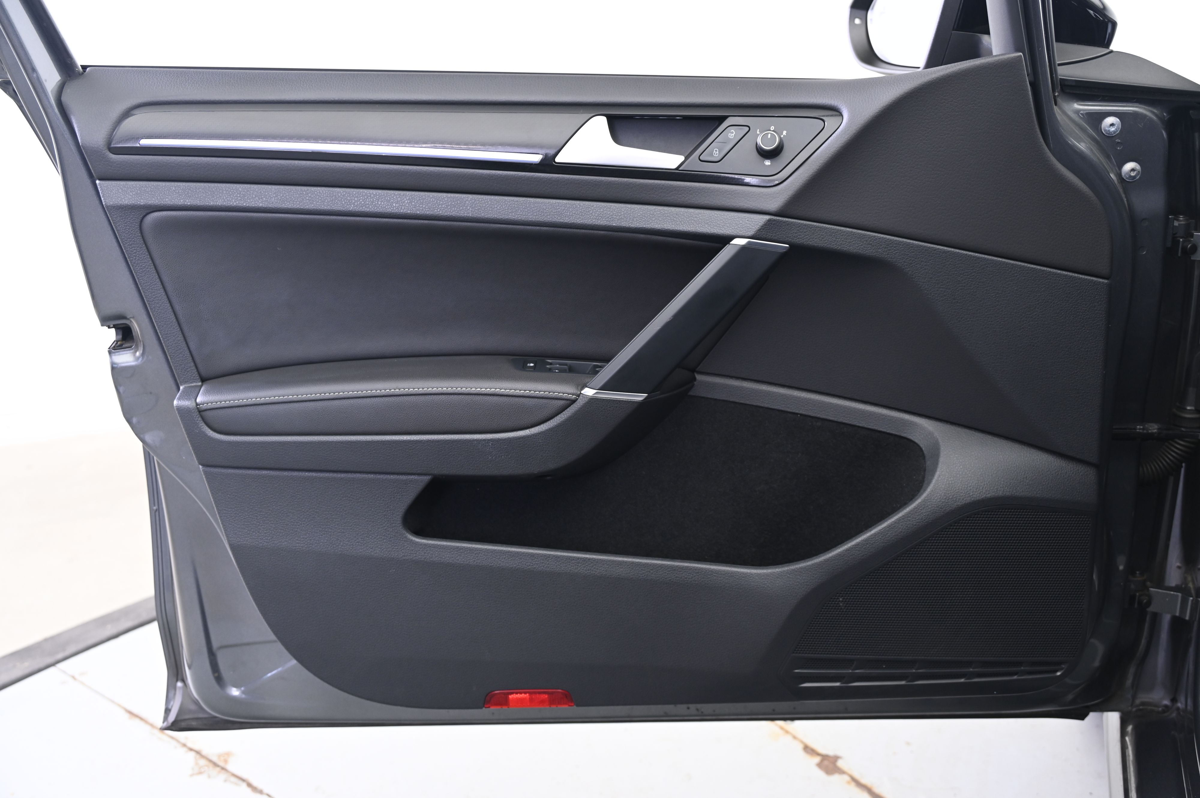 Thumbnail: 2018 Volkswagen Golf - 25