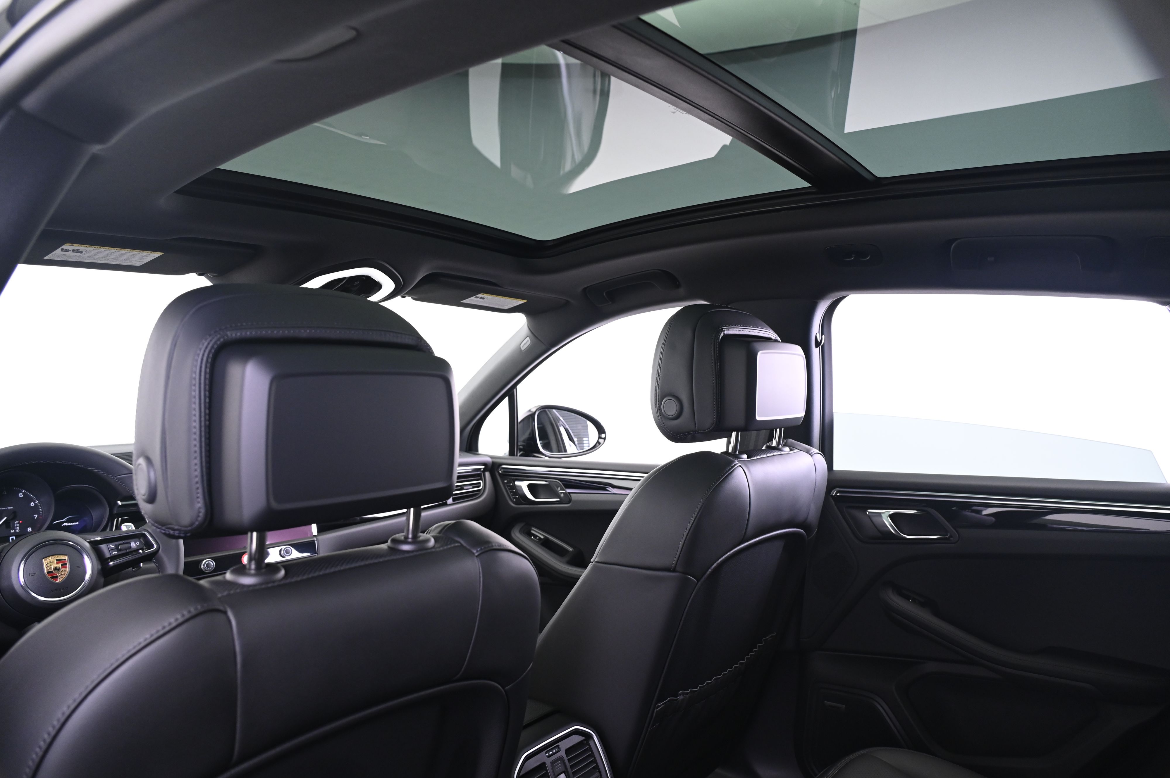 Thumbnail: 2026 Porsche Macan - 25