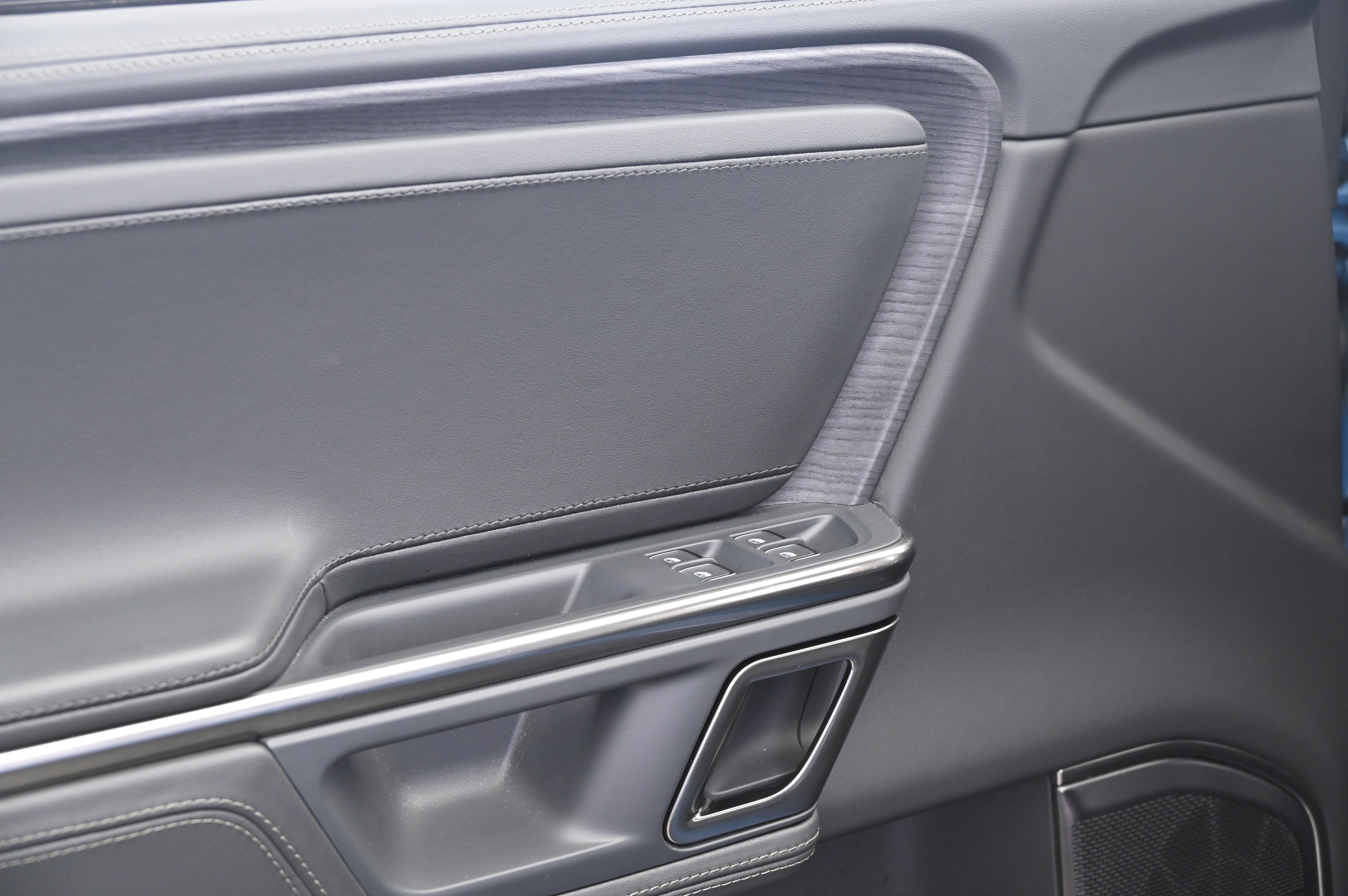 Thumbnail: 2024 Rivian R1S - 28