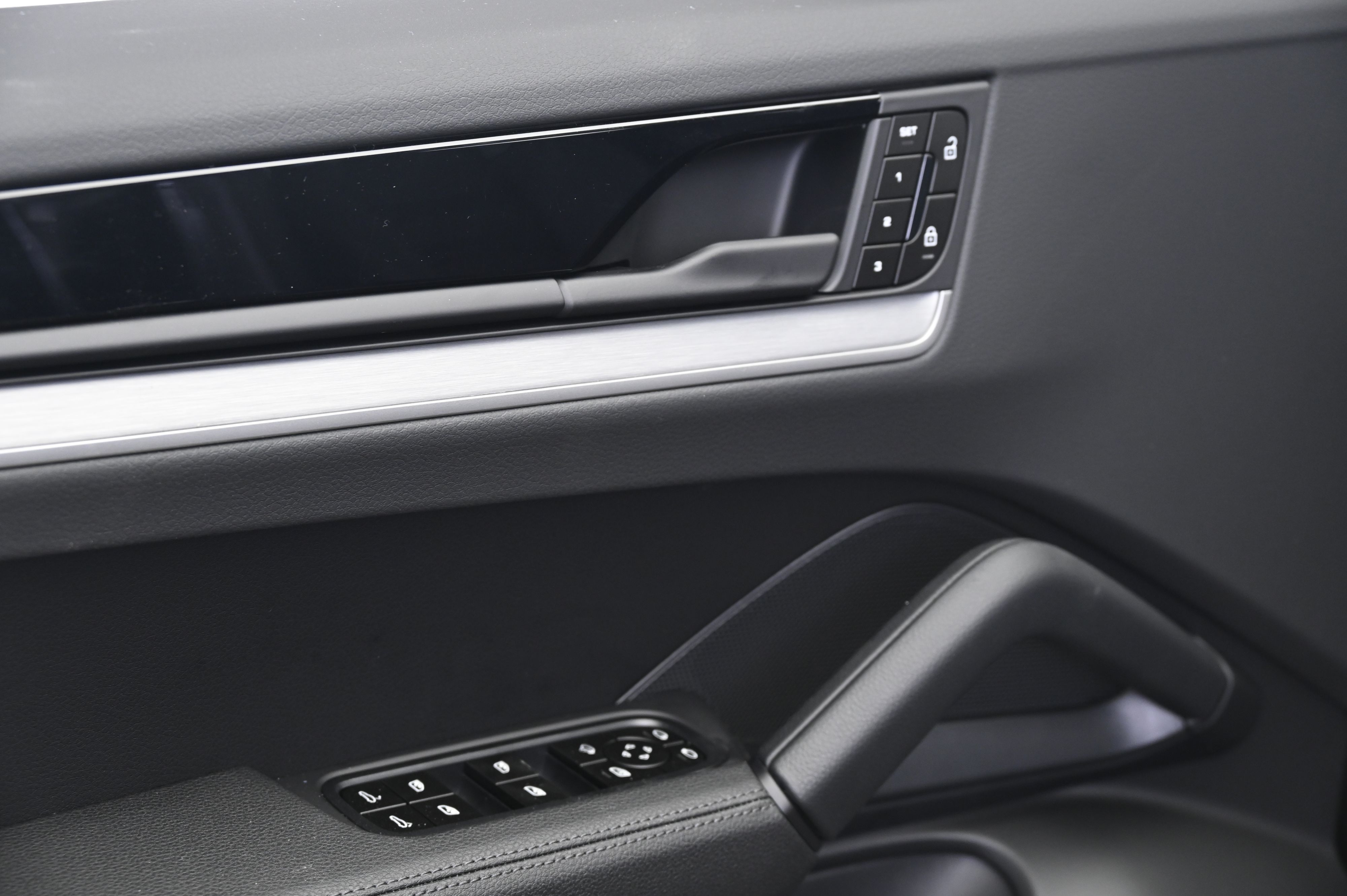 Thumbnail: 2026 Porsche Cayenne - 27