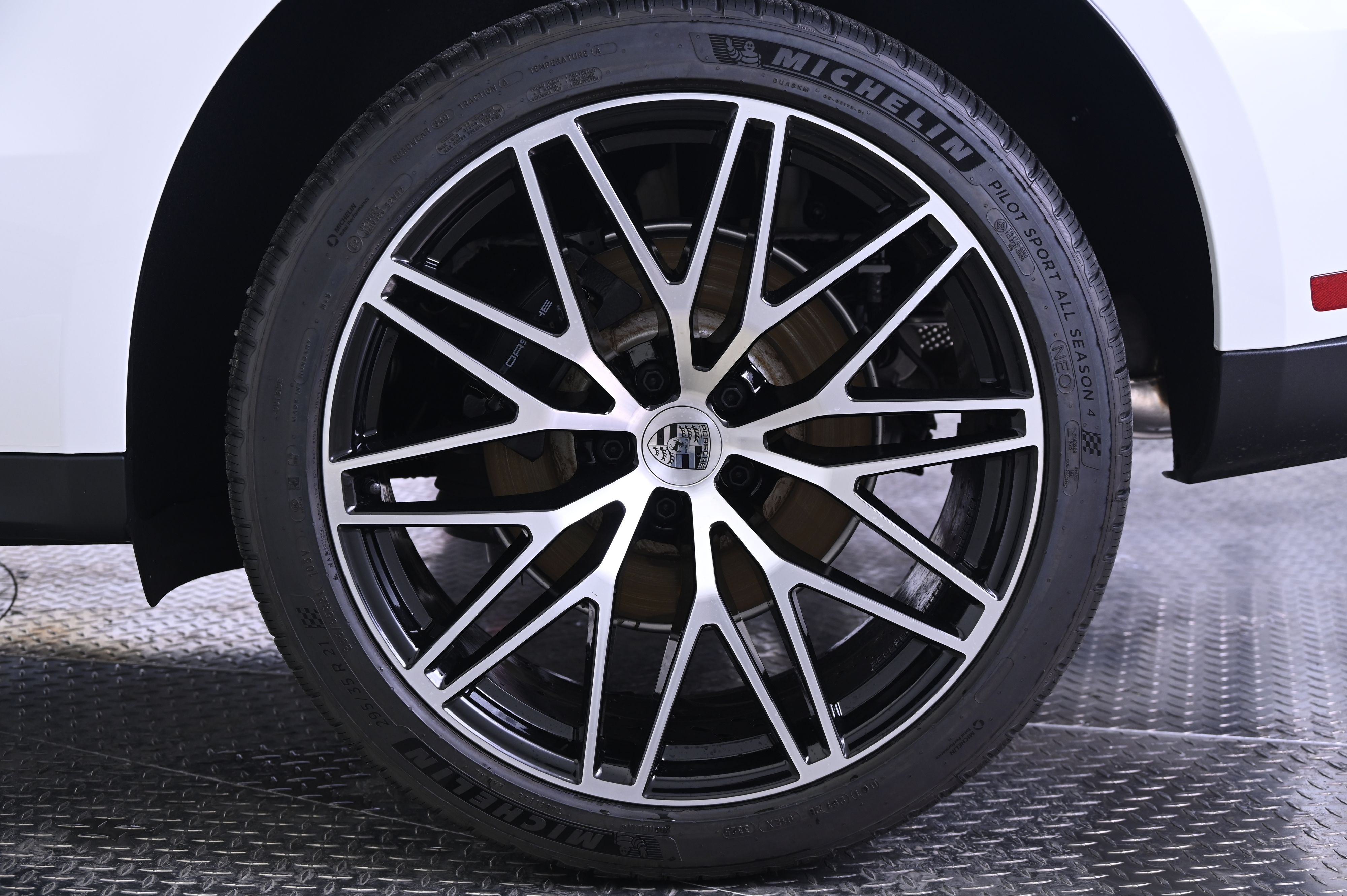 Thumbnail: 2026 Porsche Macan - 12