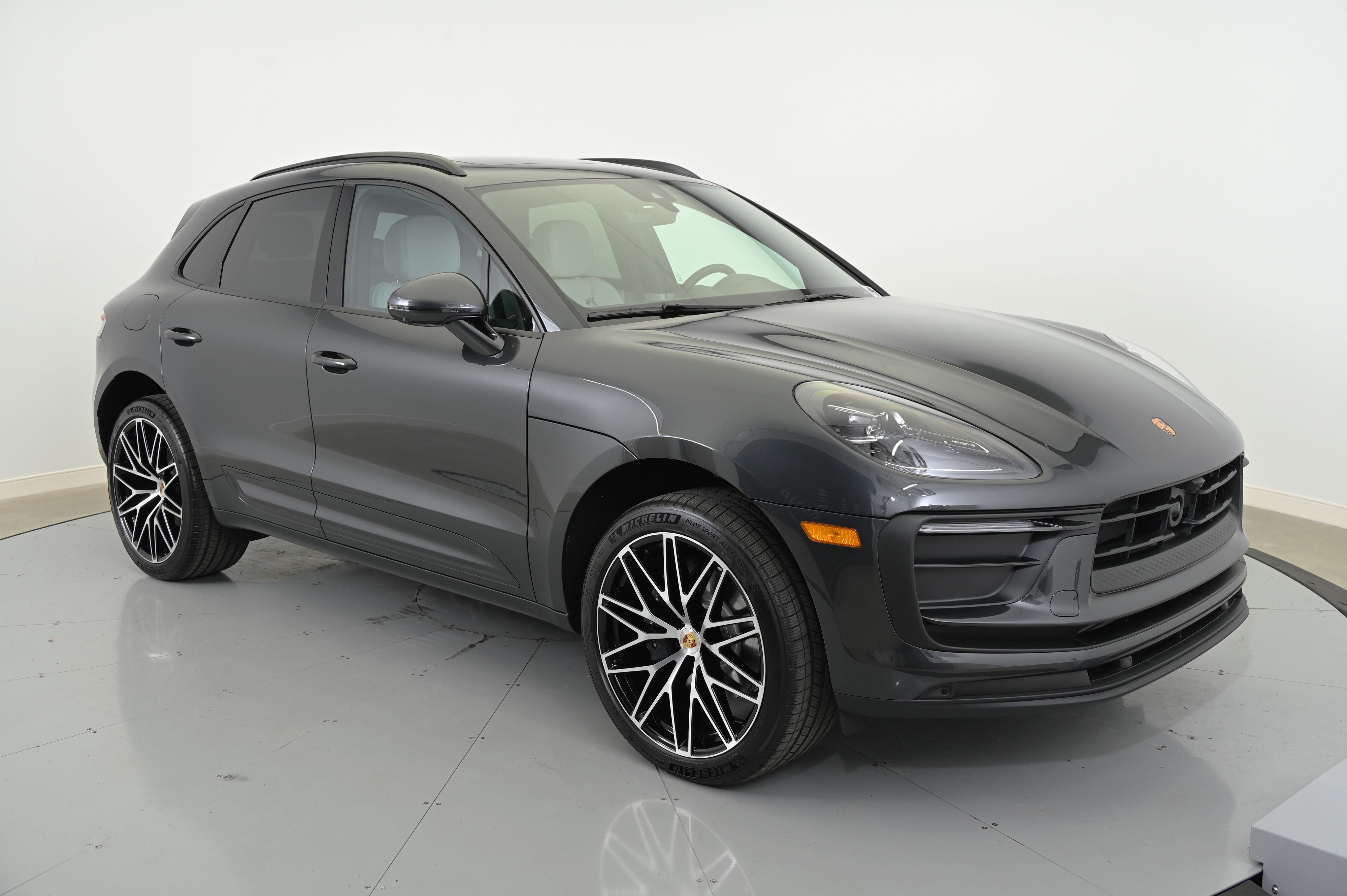 Thumbnail: 2025 Porsche Macan - 9