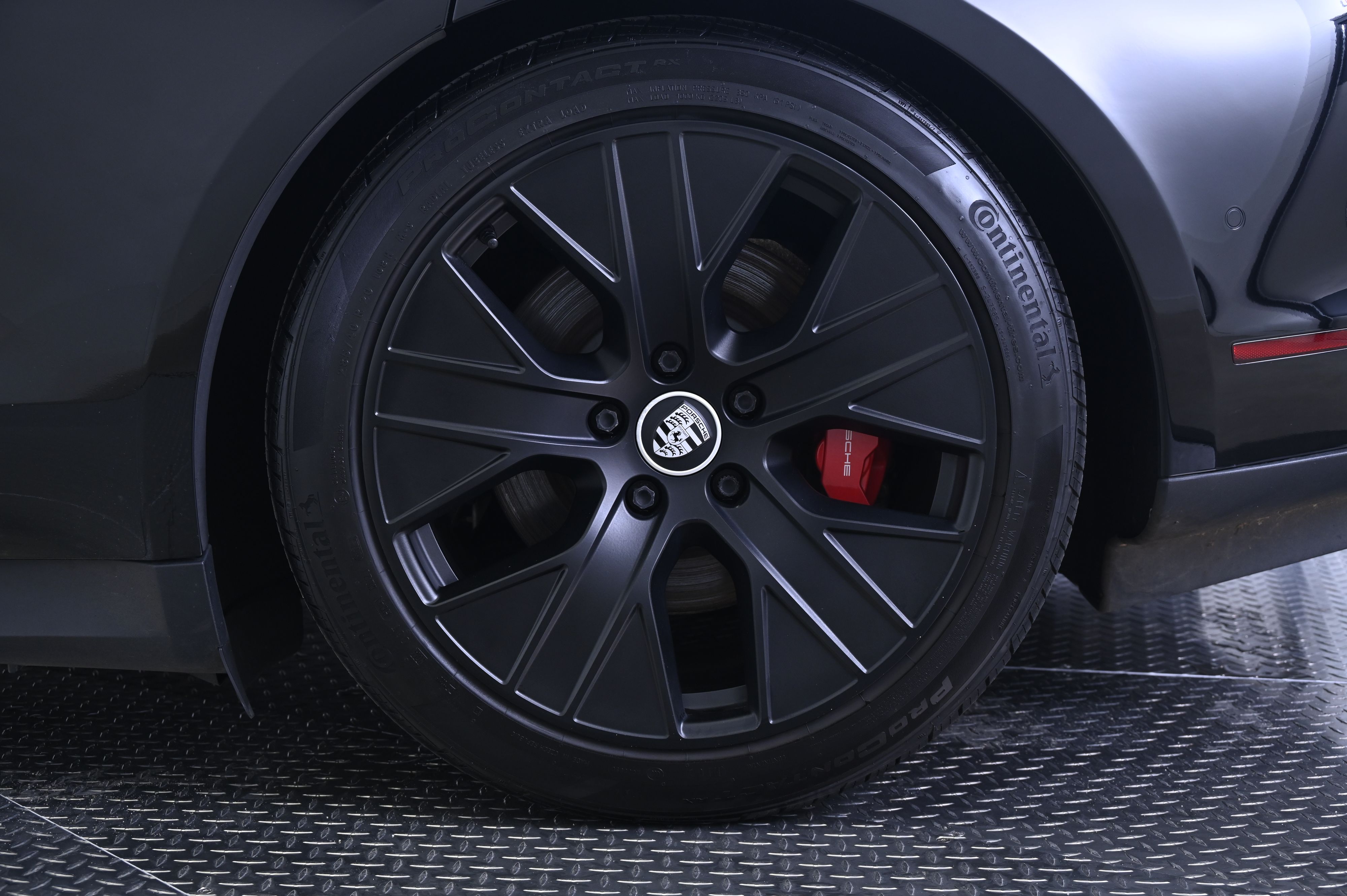 Thumbnail: 2020 Porsche Taycan - 12