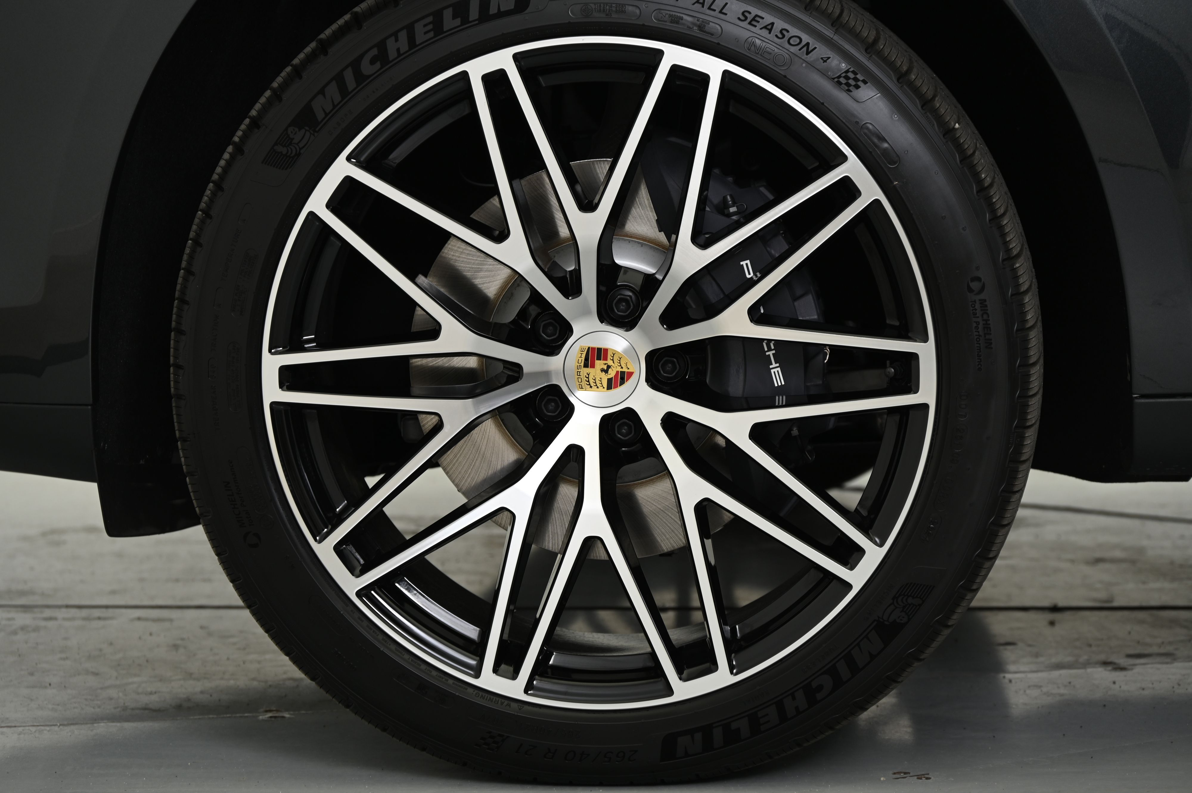 Thumbnail: 2025 Porsche Macan - 17