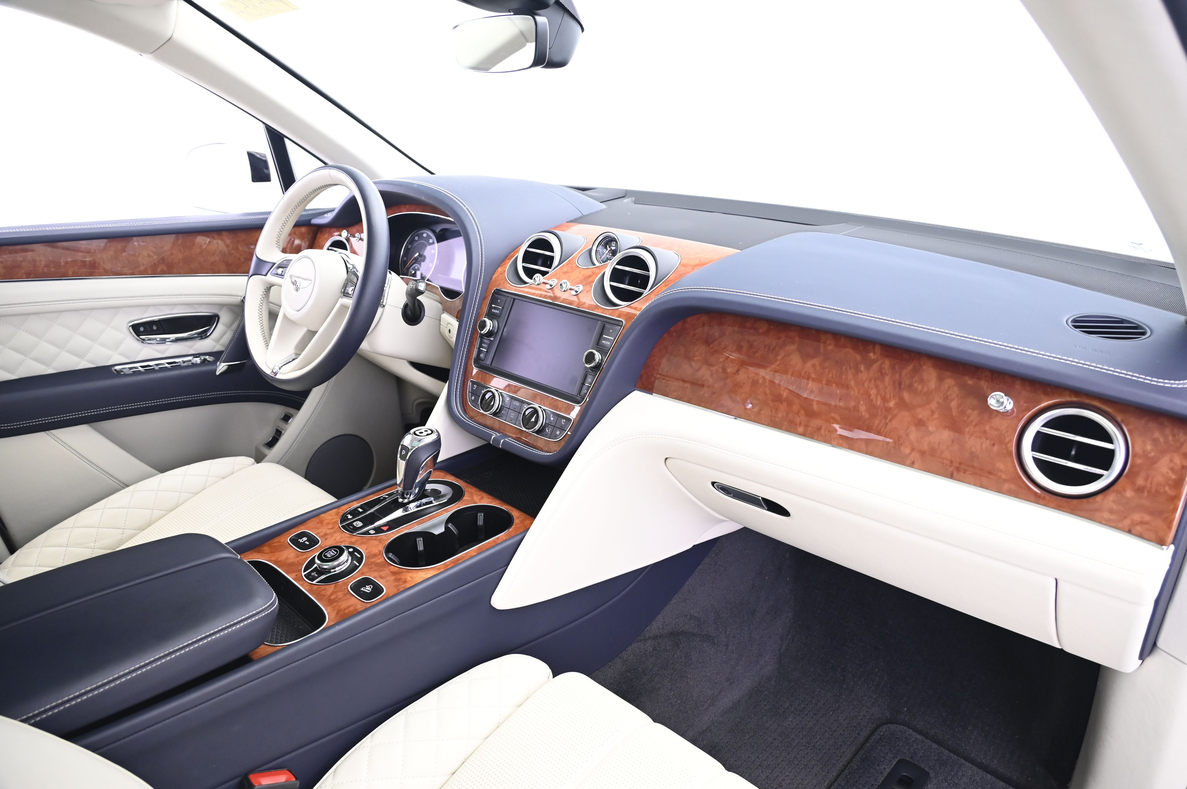 Thumbnail: 2019 Bentley Bentayga - 22