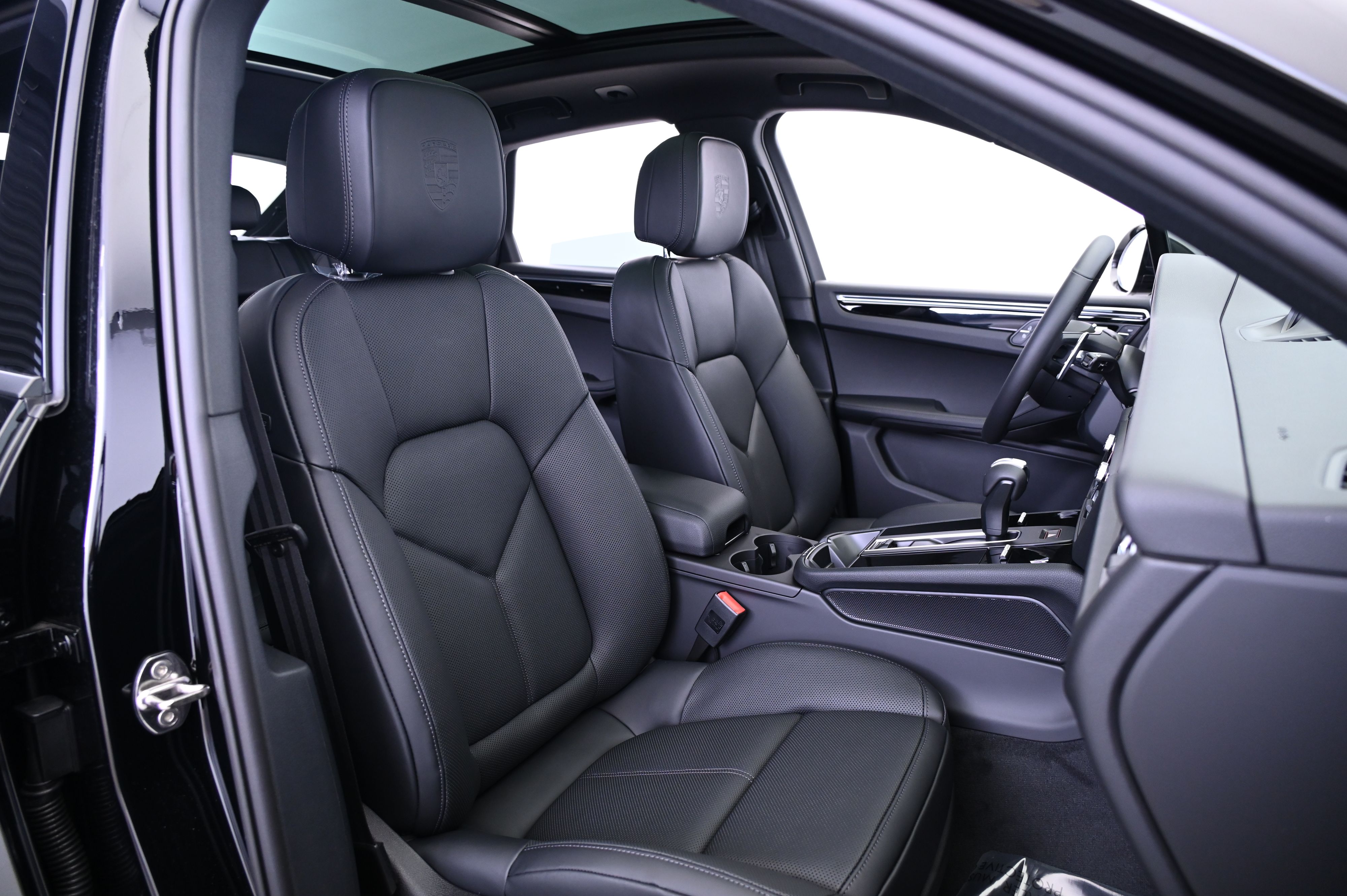 Thumbnail: 2025 Porsche Macan - 29