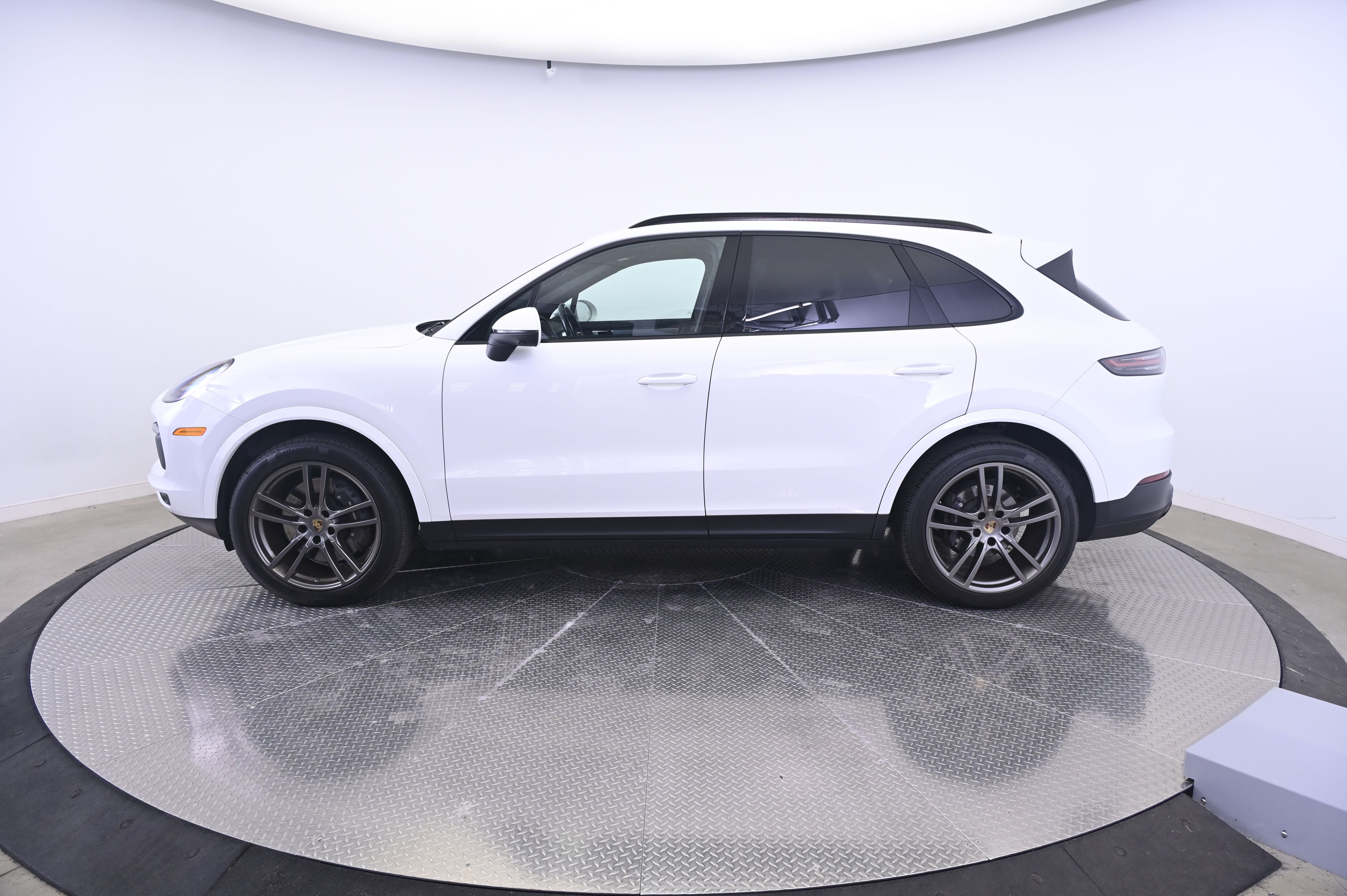 Thumbnail: 2022 Porsche Cayenne - 2