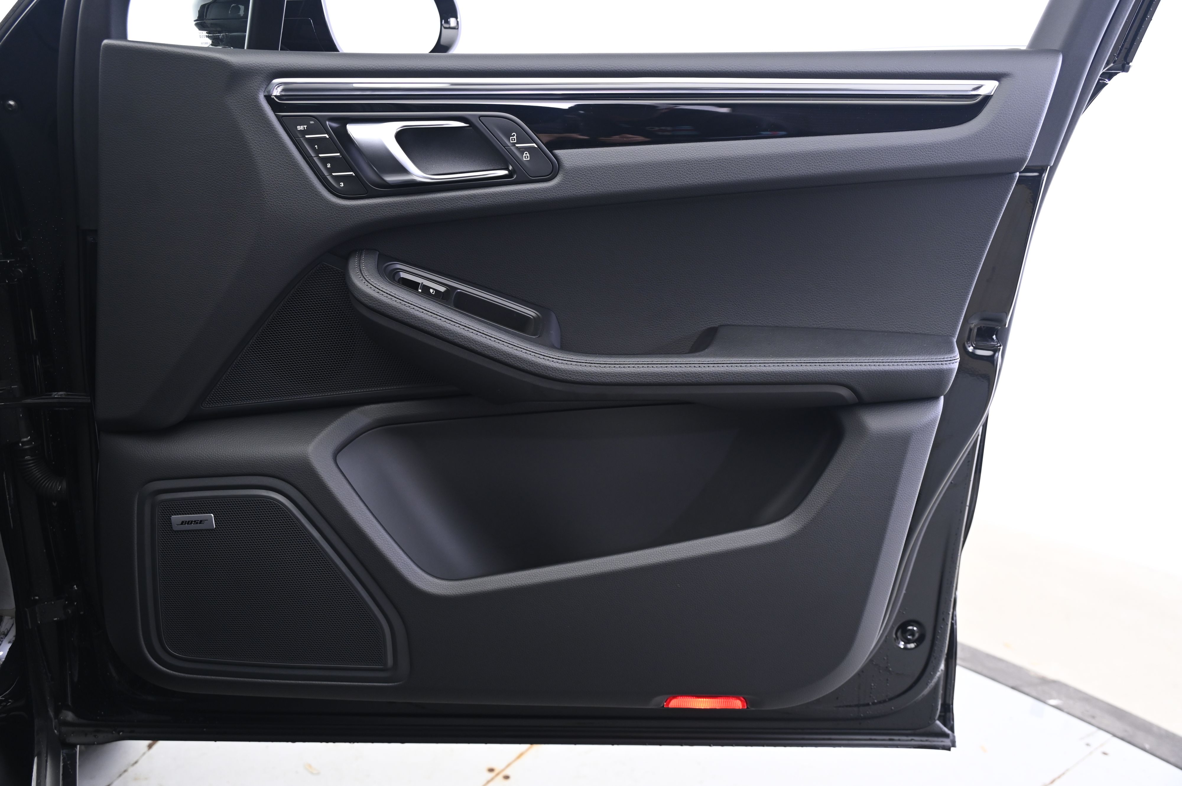 Thumbnail: 2026 Porsche Macan - 20