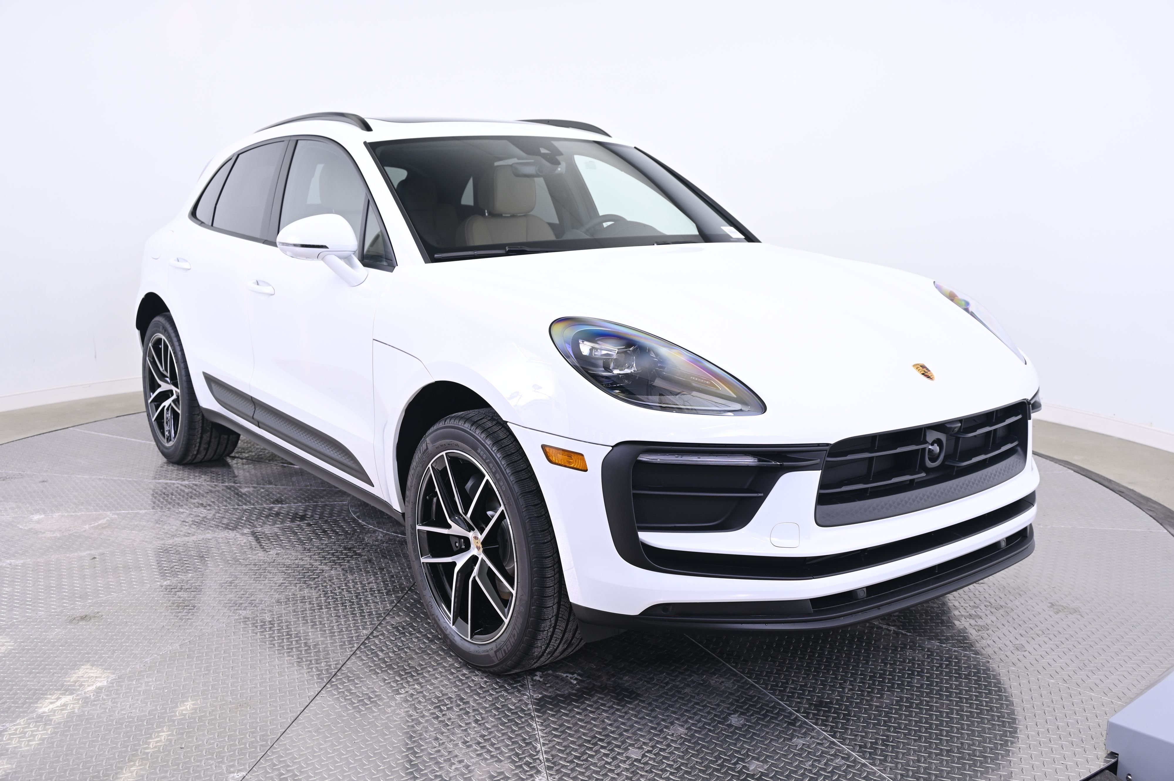 Thumbnail: 2026 Porsche Macan - 9