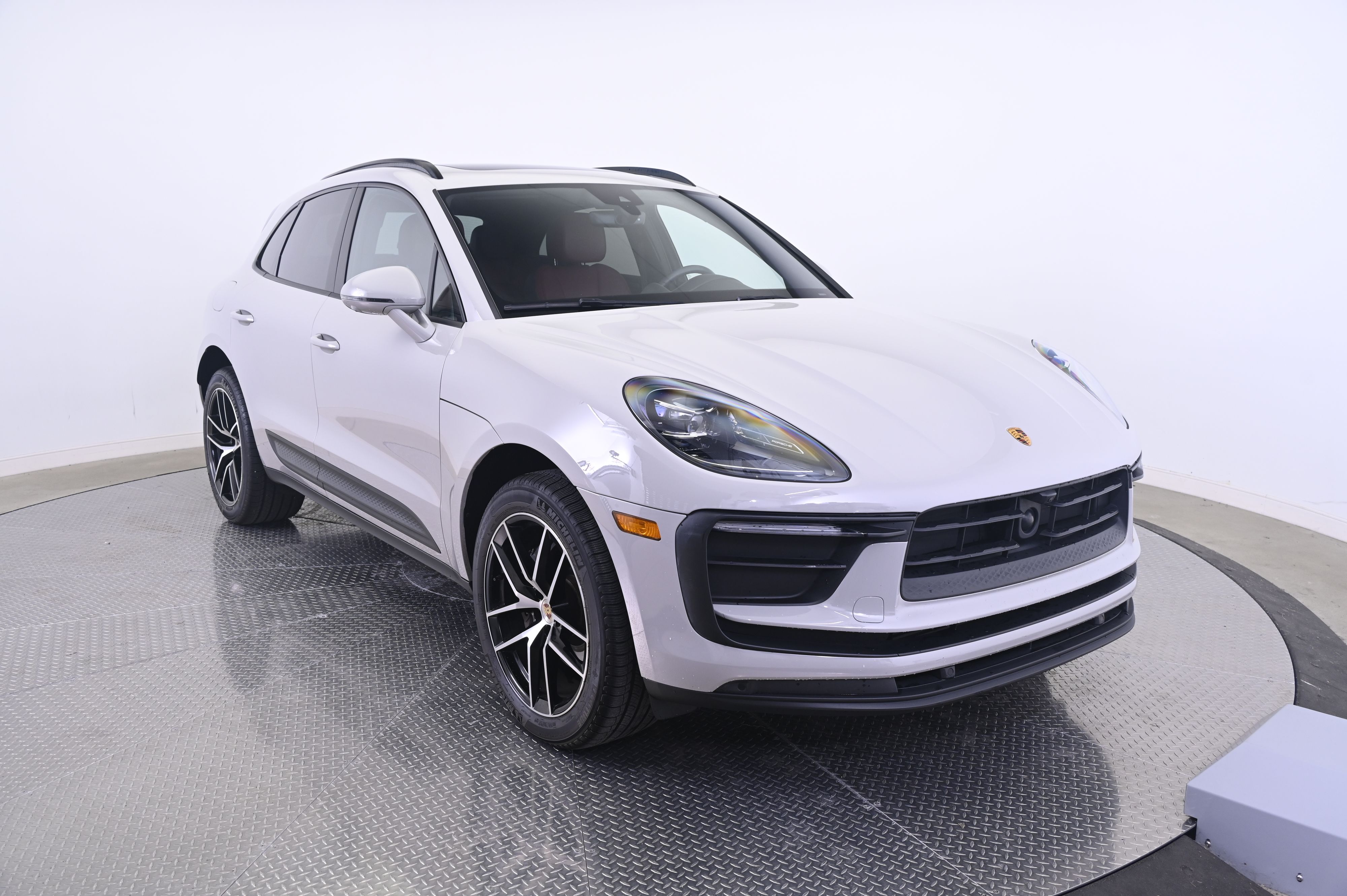 Thumbnail: 2023 Porsche Macan - 9