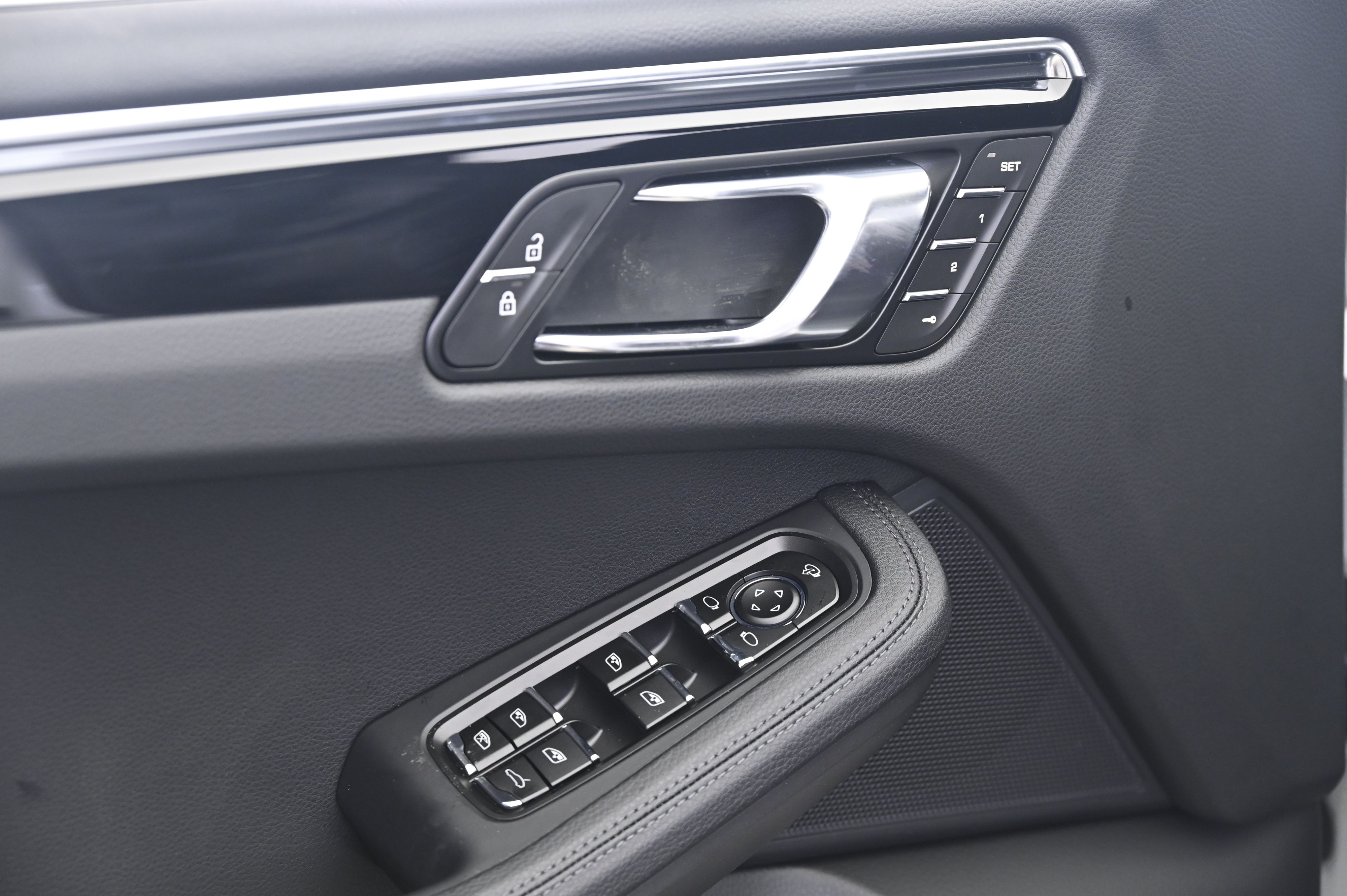 Thumbnail: 2026 Porsche Macan - 27