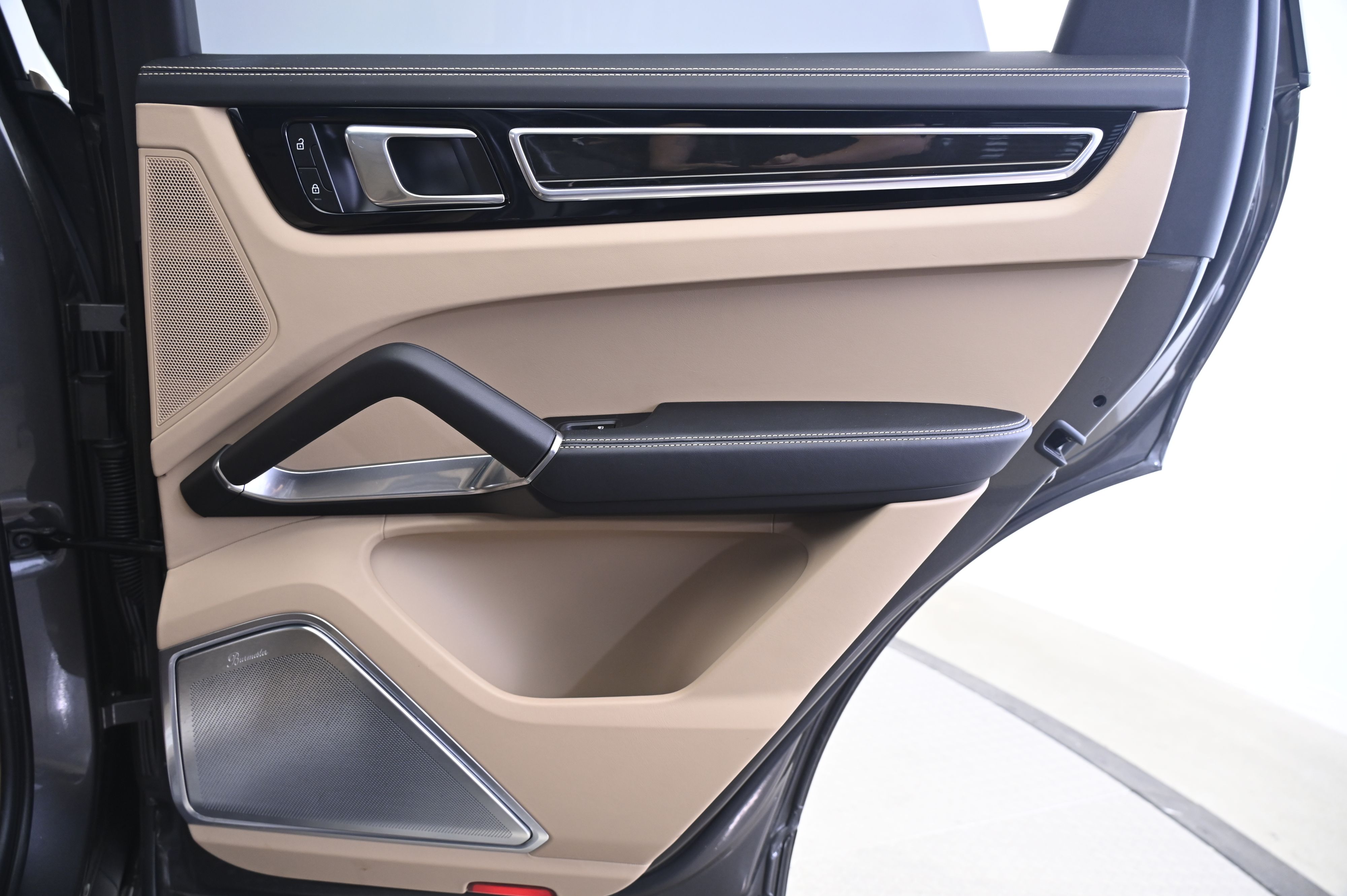 Thumbnail: 2023 Porsche Cayenne - 16