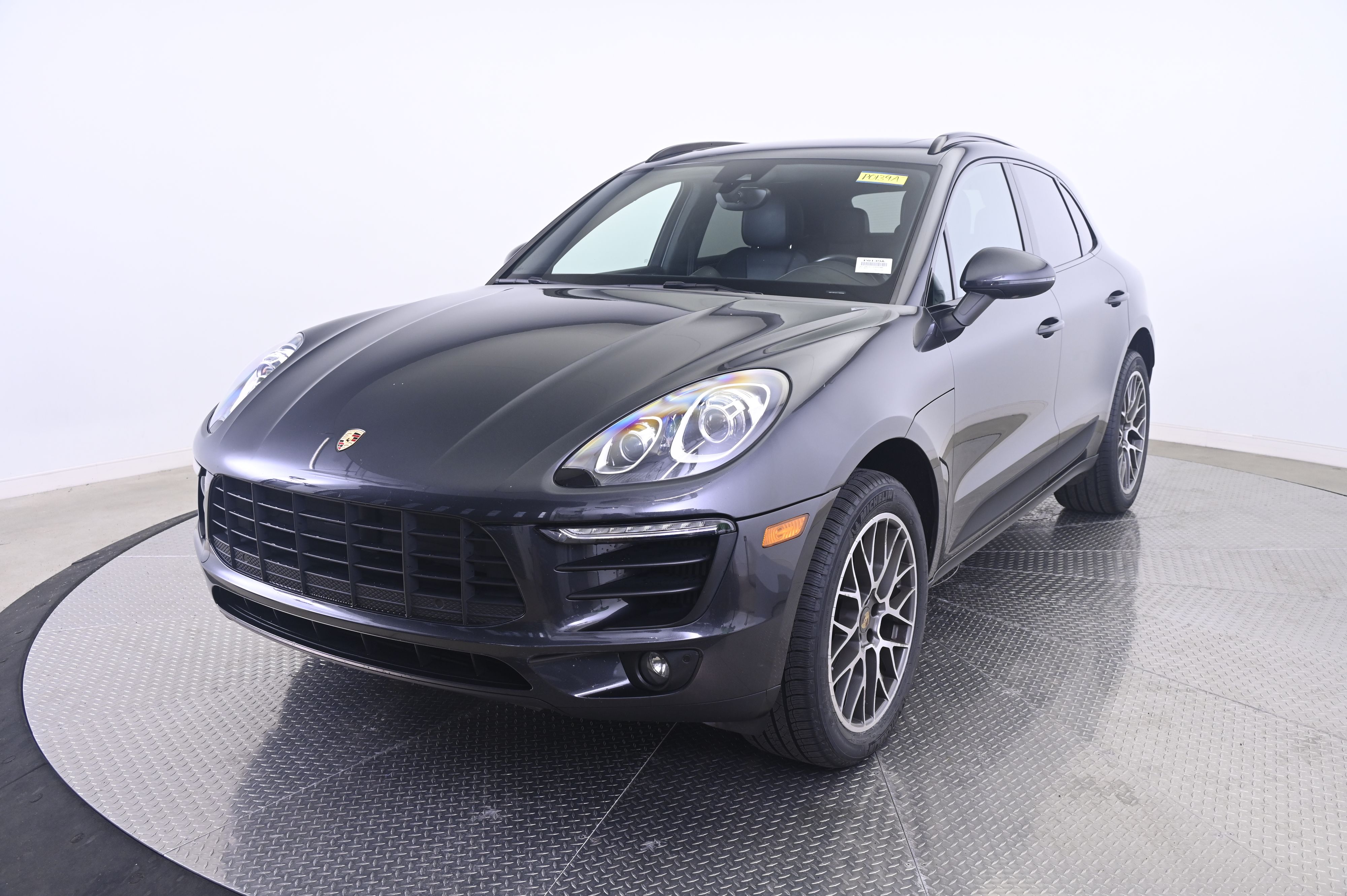 Thumbnail: 2018 Porsche Macan - 1