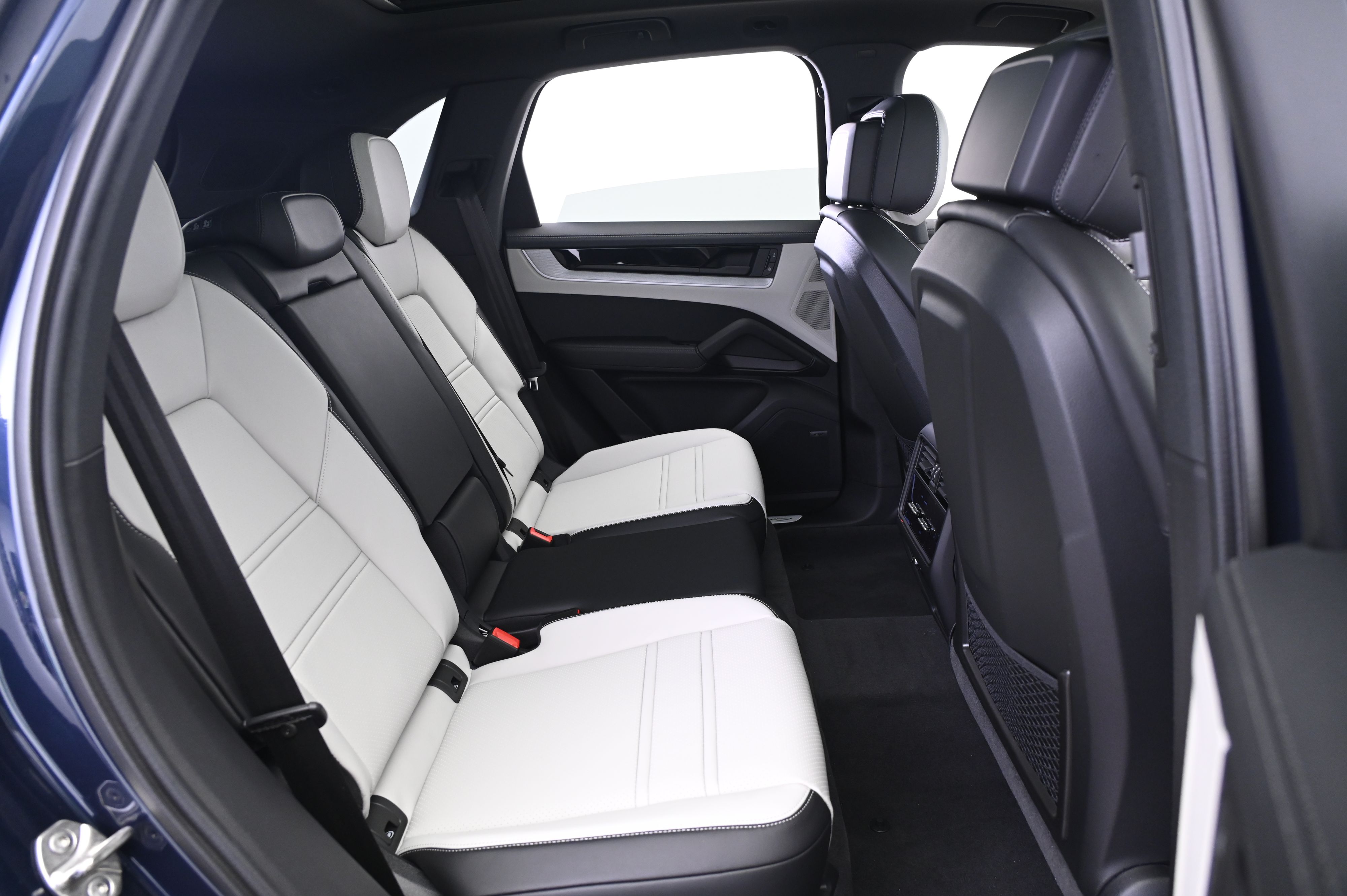 Thumbnail: 2026 Porsche Cayenne - 18