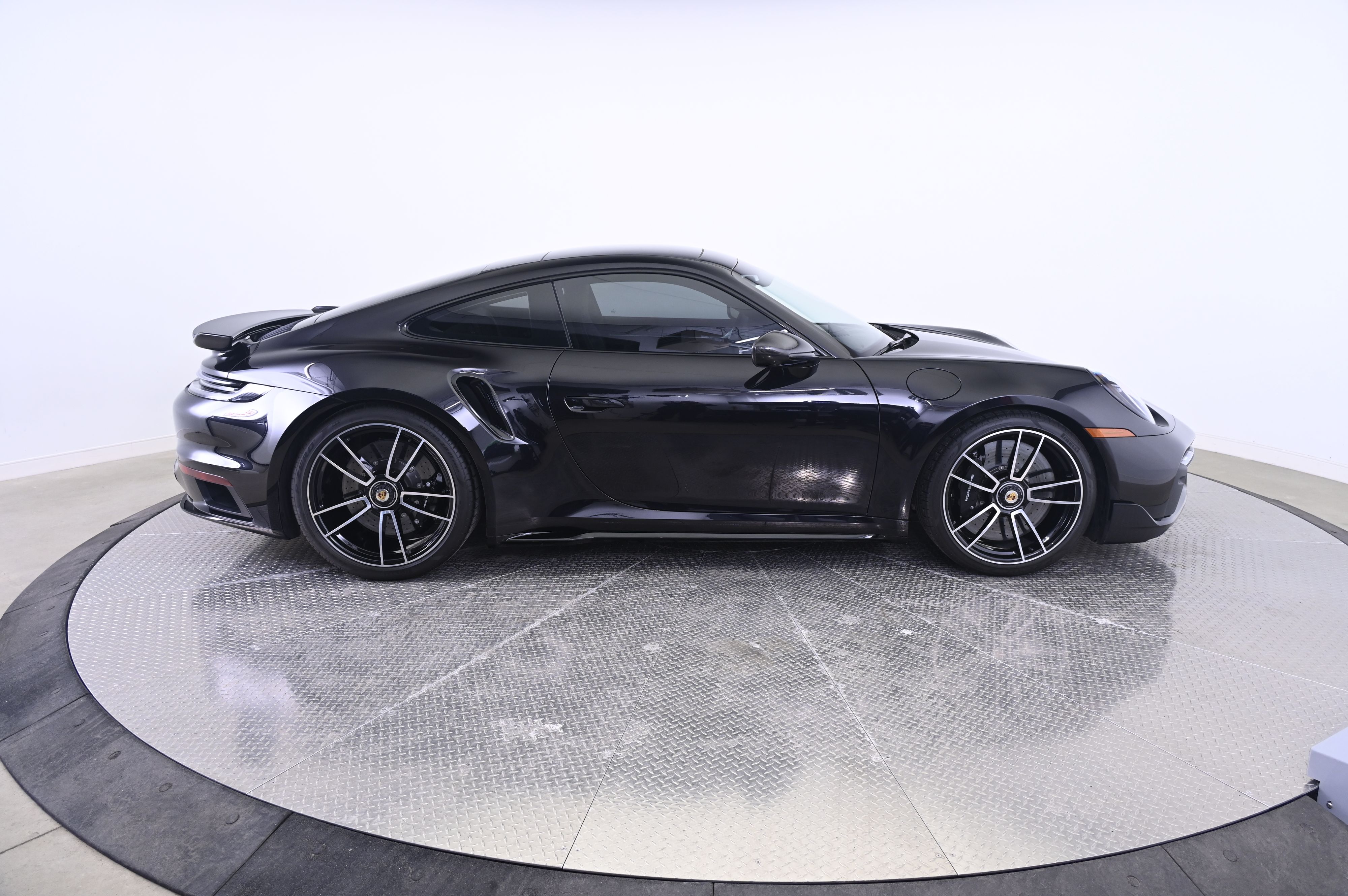 Thumbnail: 2025 Porsche 911 - 8