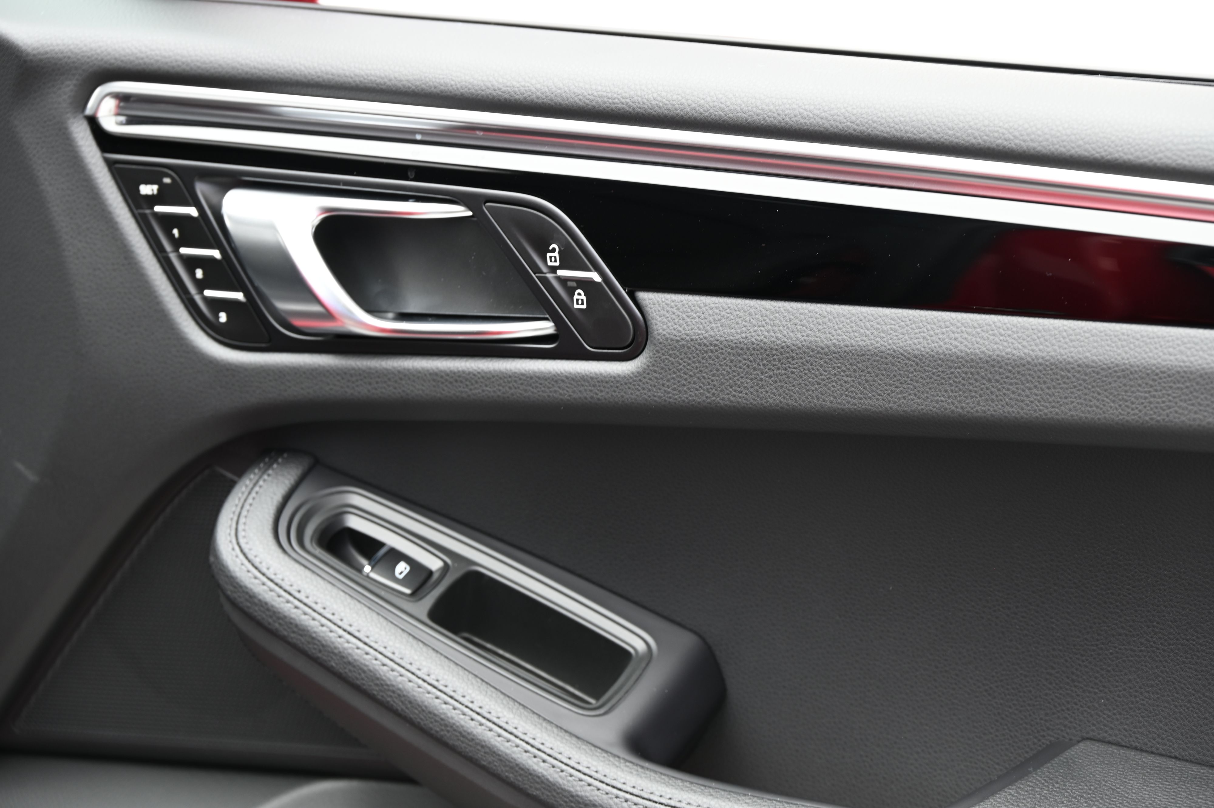 Thumbnail: 2025 Porsche Macan - 28