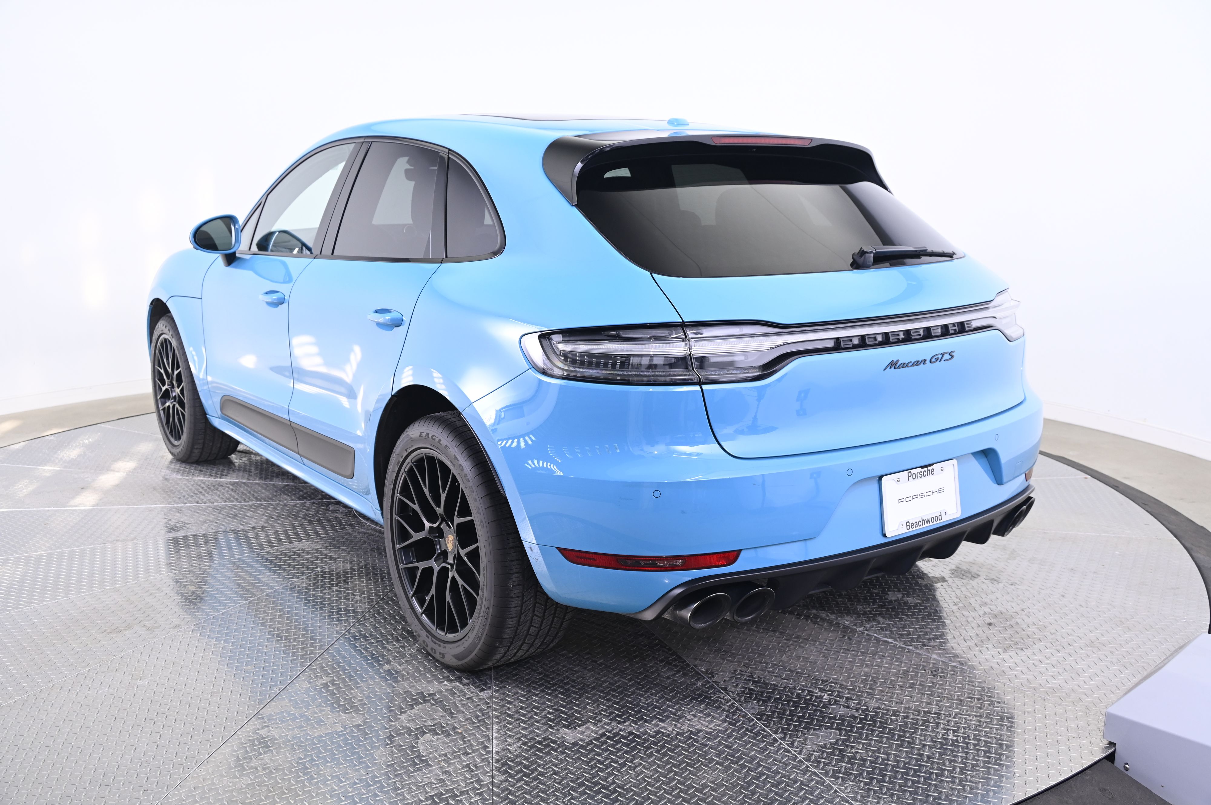Thumbnail: 2021 Porsche Macan - 3