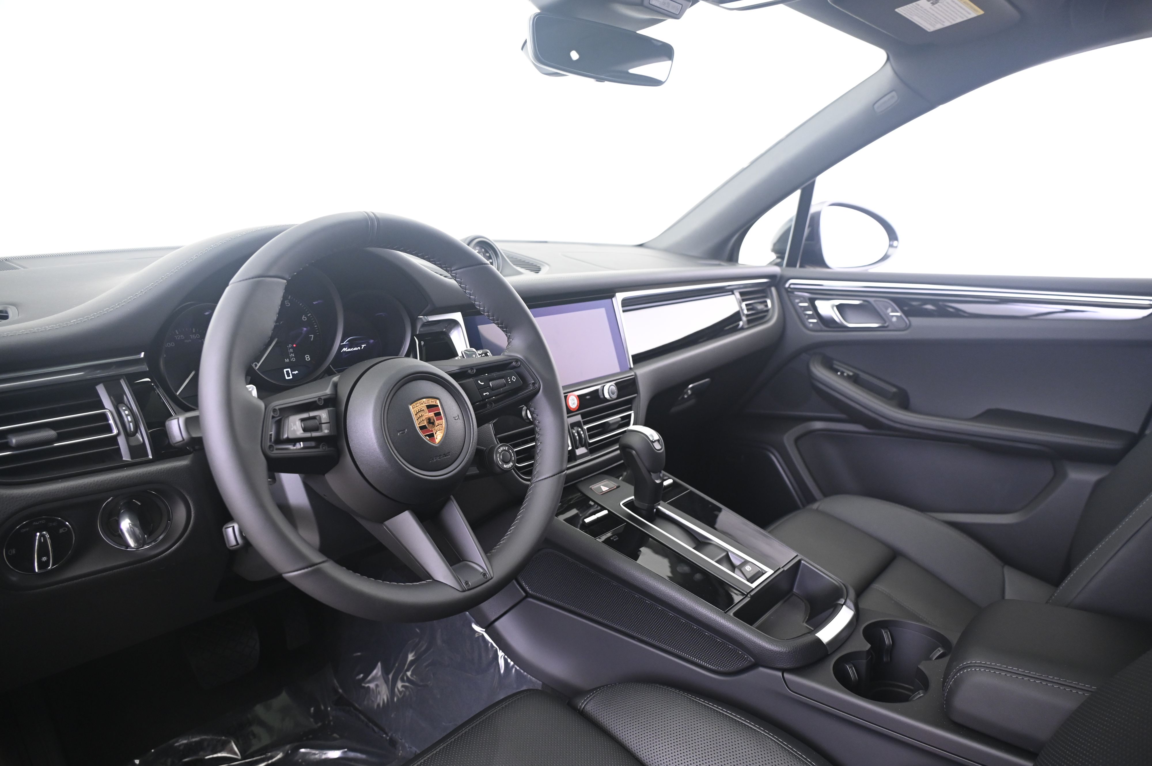 Thumbnail: 2026 Porsche Macan - 4