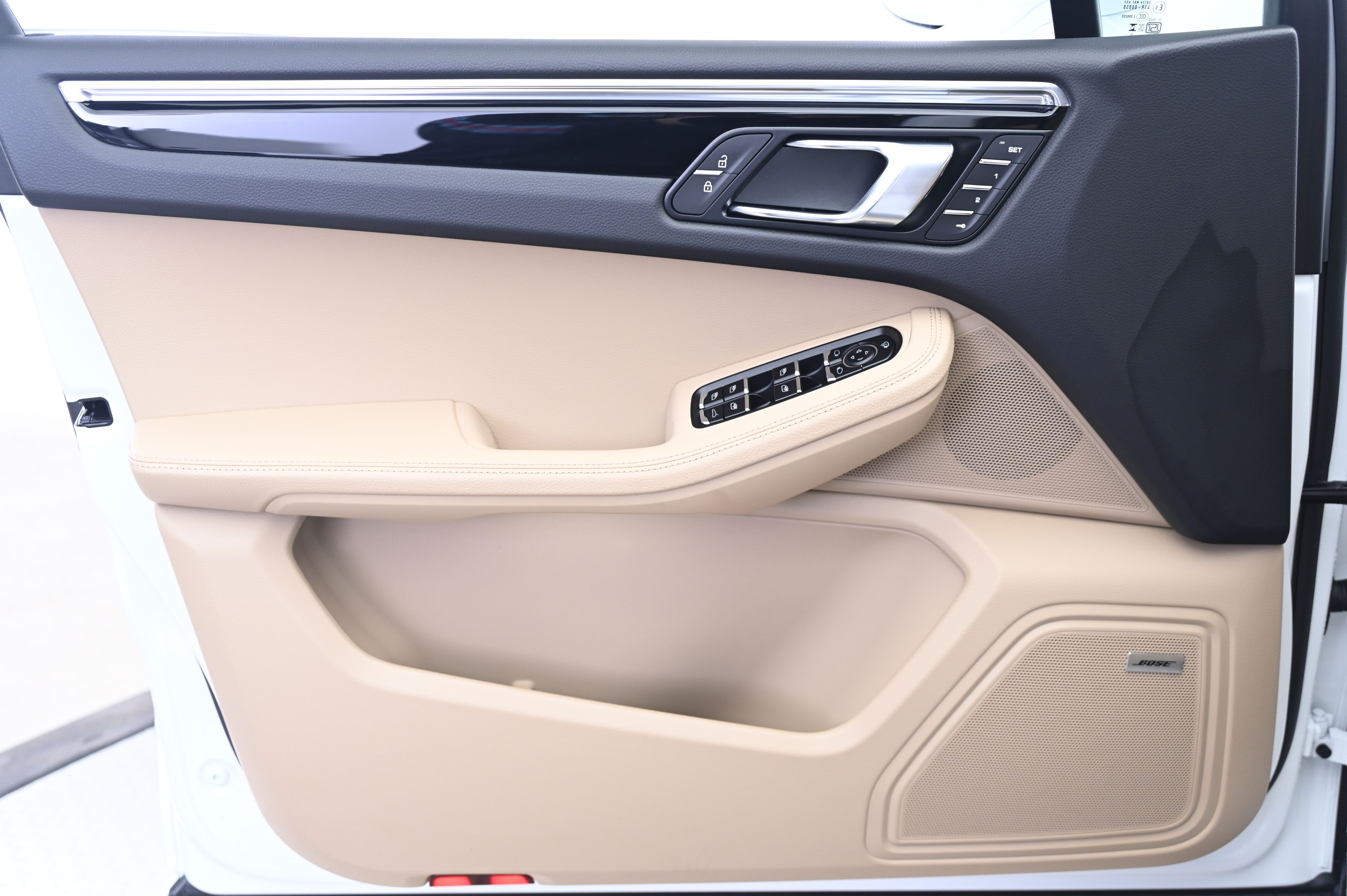 Thumbnail: 2026 Porsche Macan - 26