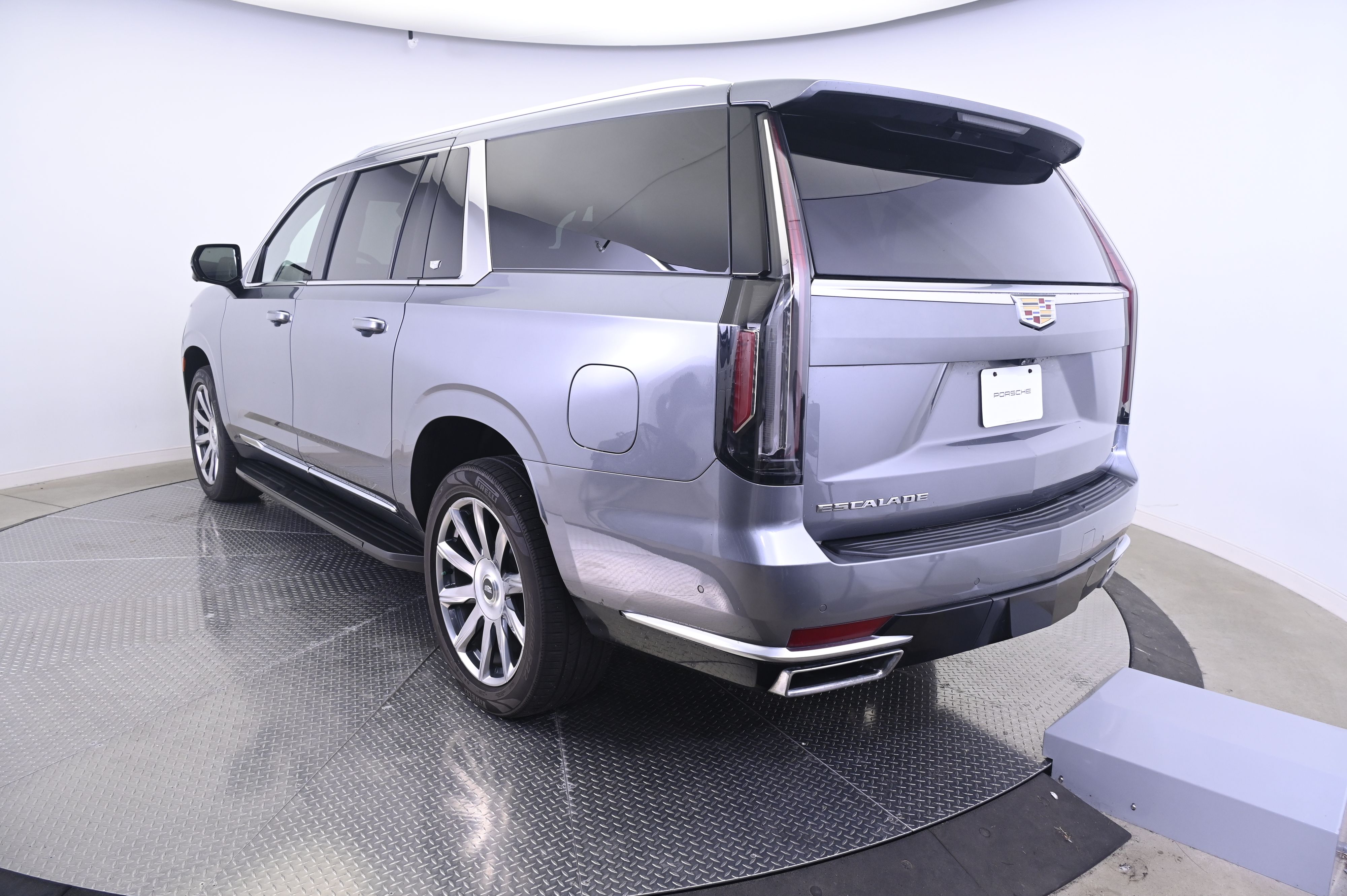 Thumbnail: 2022 Cadillac Escalade - 3