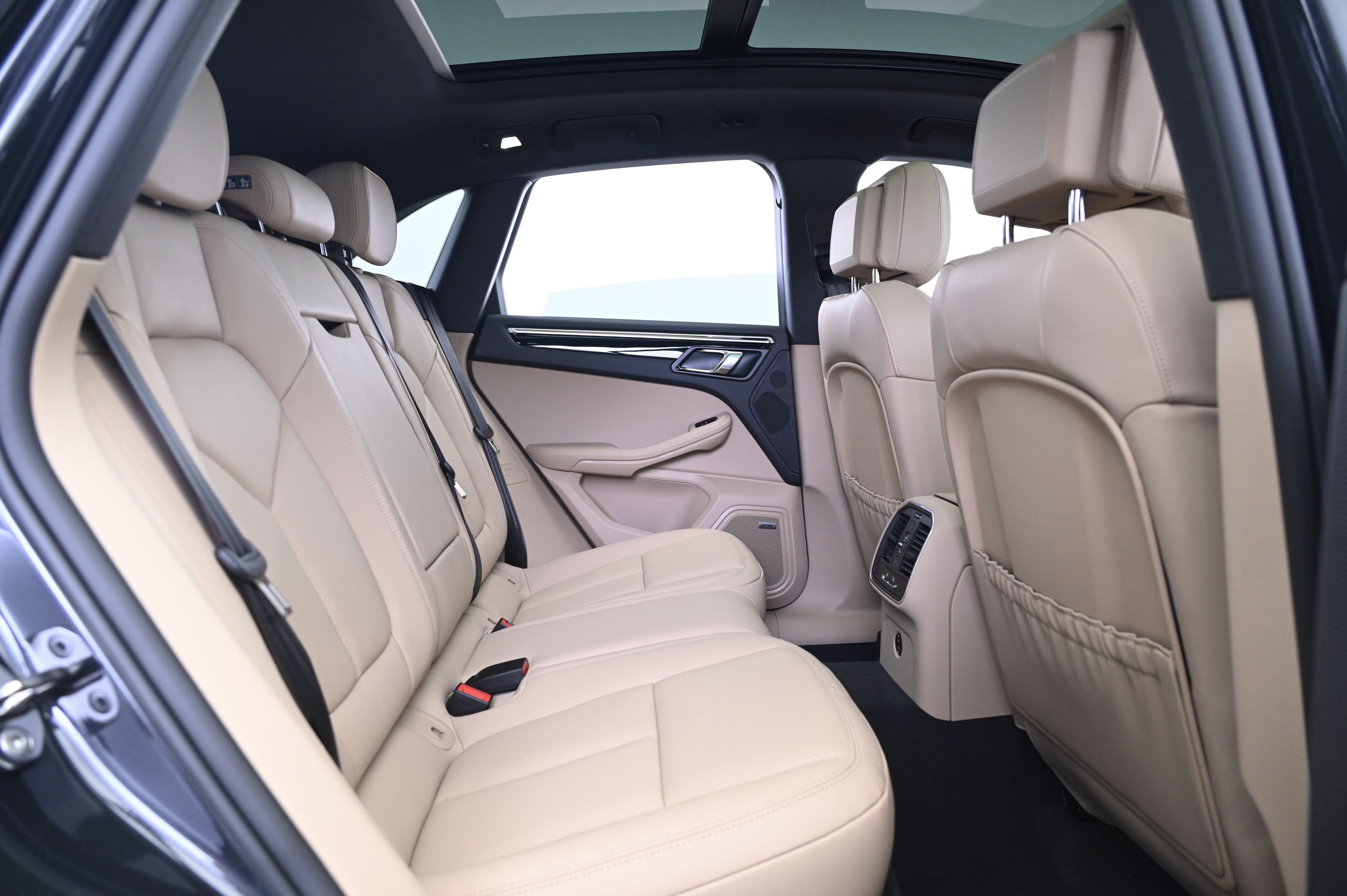 Thumbnail: 2025 Porsche Macan - 18