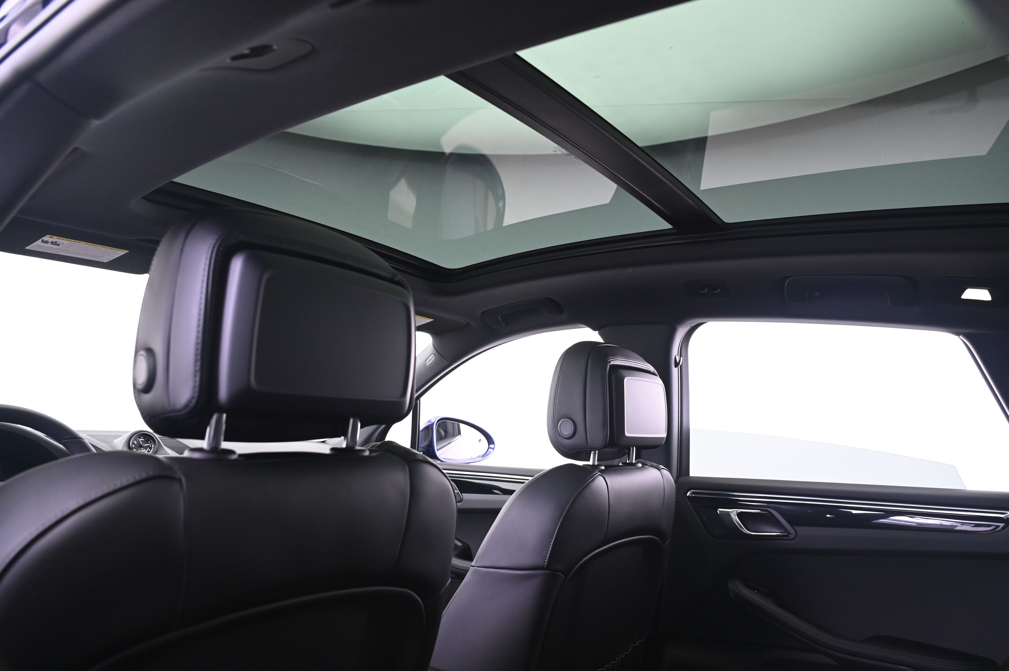 Thumbnail: 2026 Porsche Macan - 25