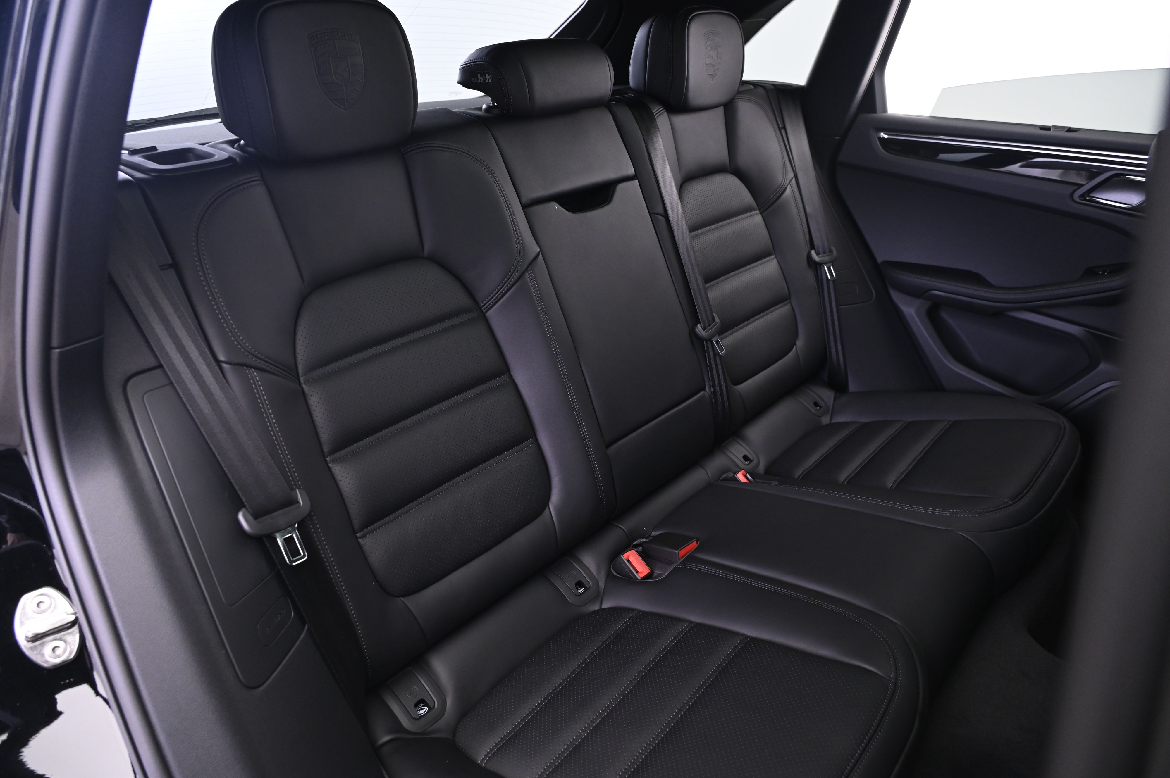 Thumbnail: 2026 Porsche Macan - 19