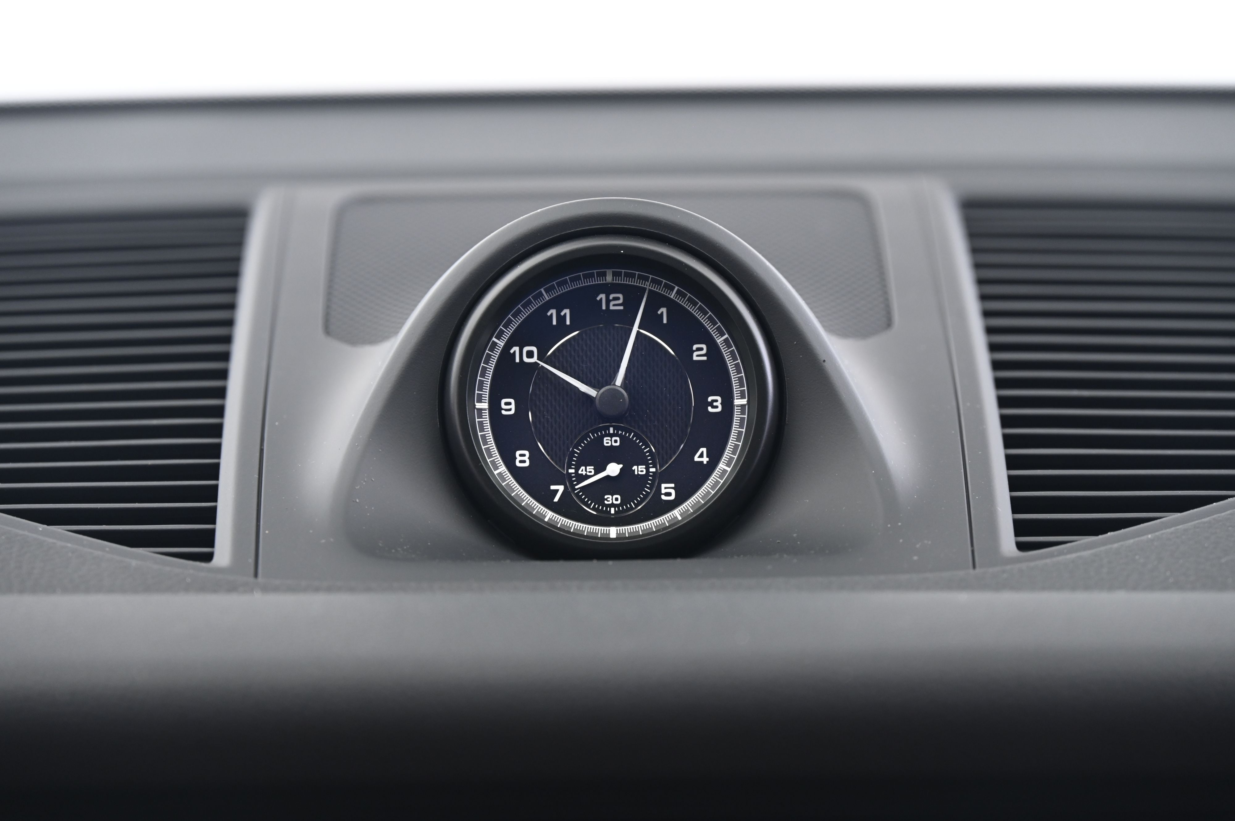 Thumbnail: 2025 Porsche Macan - 32