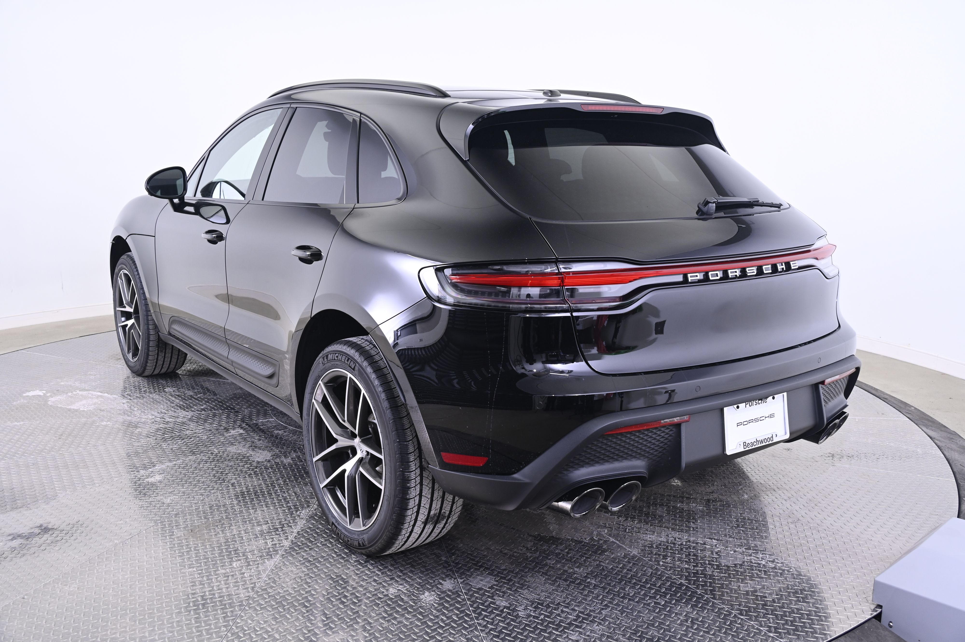 Thumbnail: 2026 Porsche Macan - 3