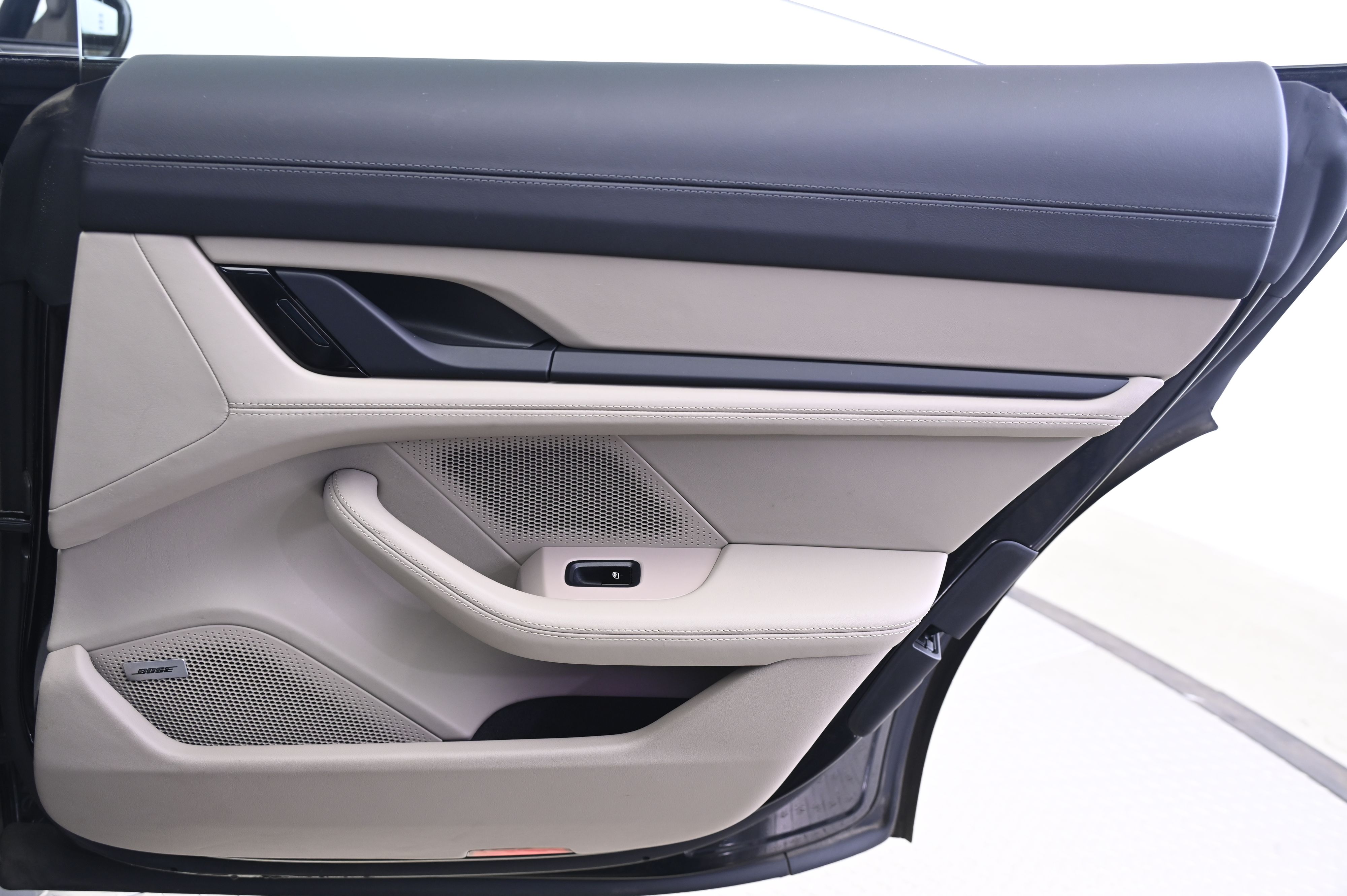 Thumbnail: 2020 Porsche Taycan - 17