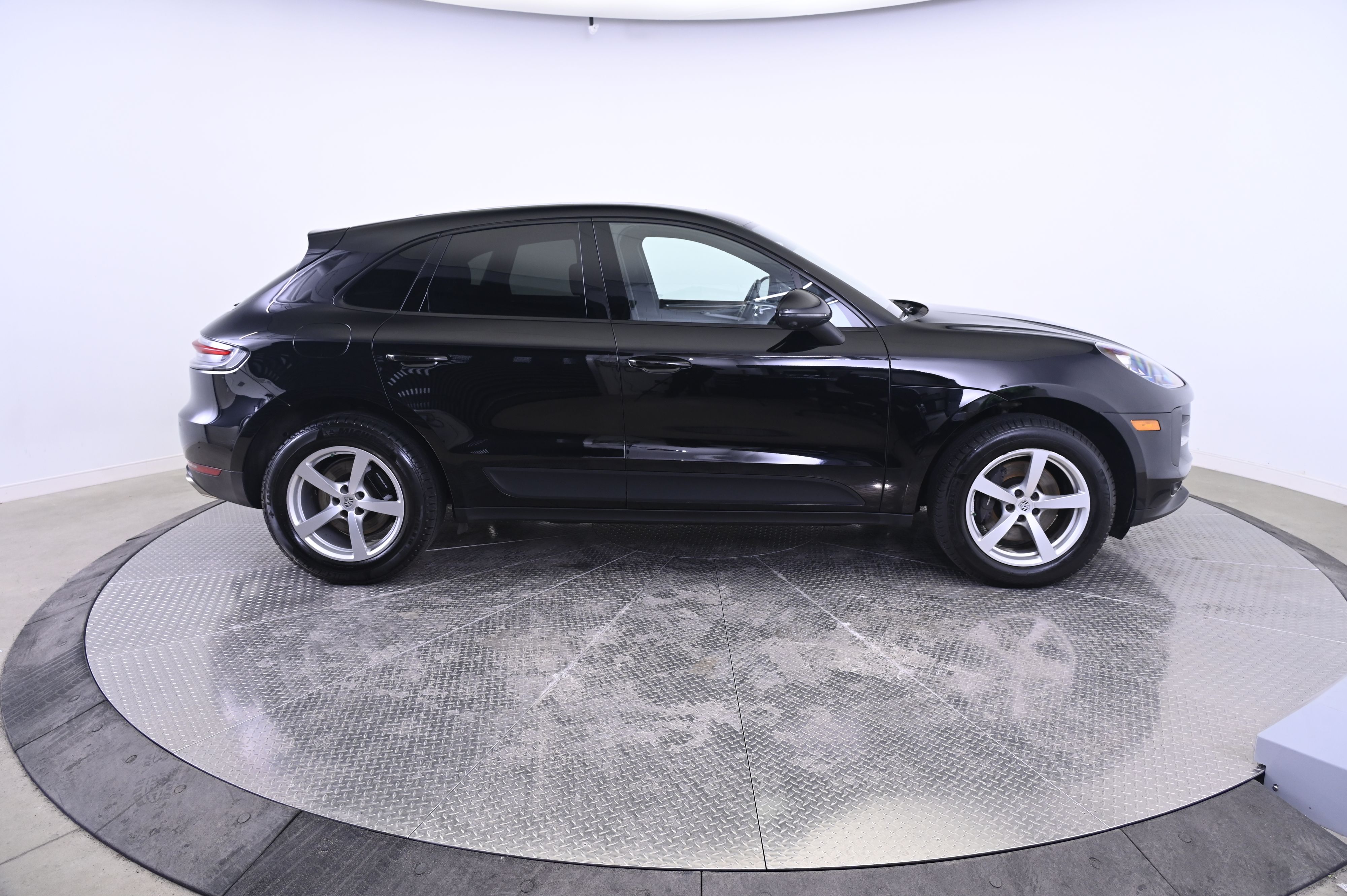 Thumbnail: 2019 Porsche Macan - 8