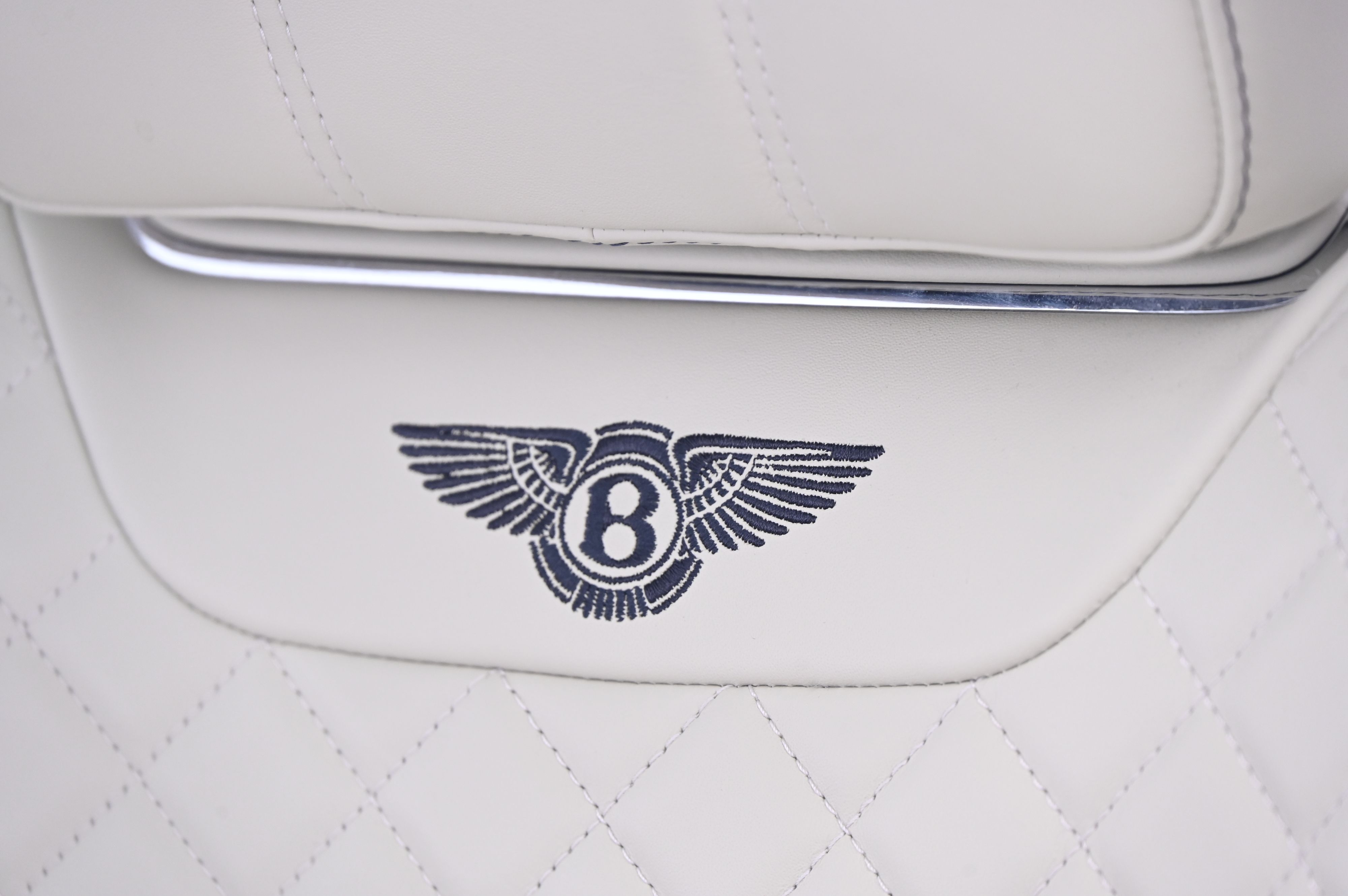 Thumbnail: 2019 Bentley Bentayga - 32