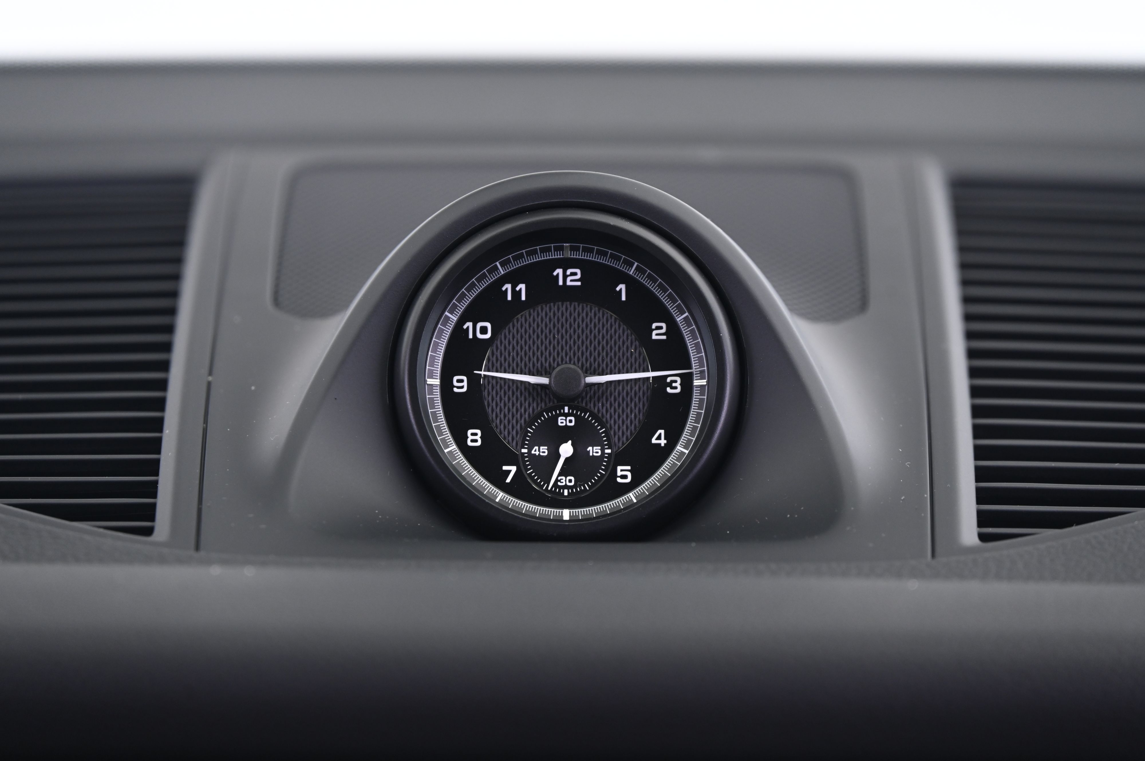 Thumbnail: 2026 Porsche Macan - 32