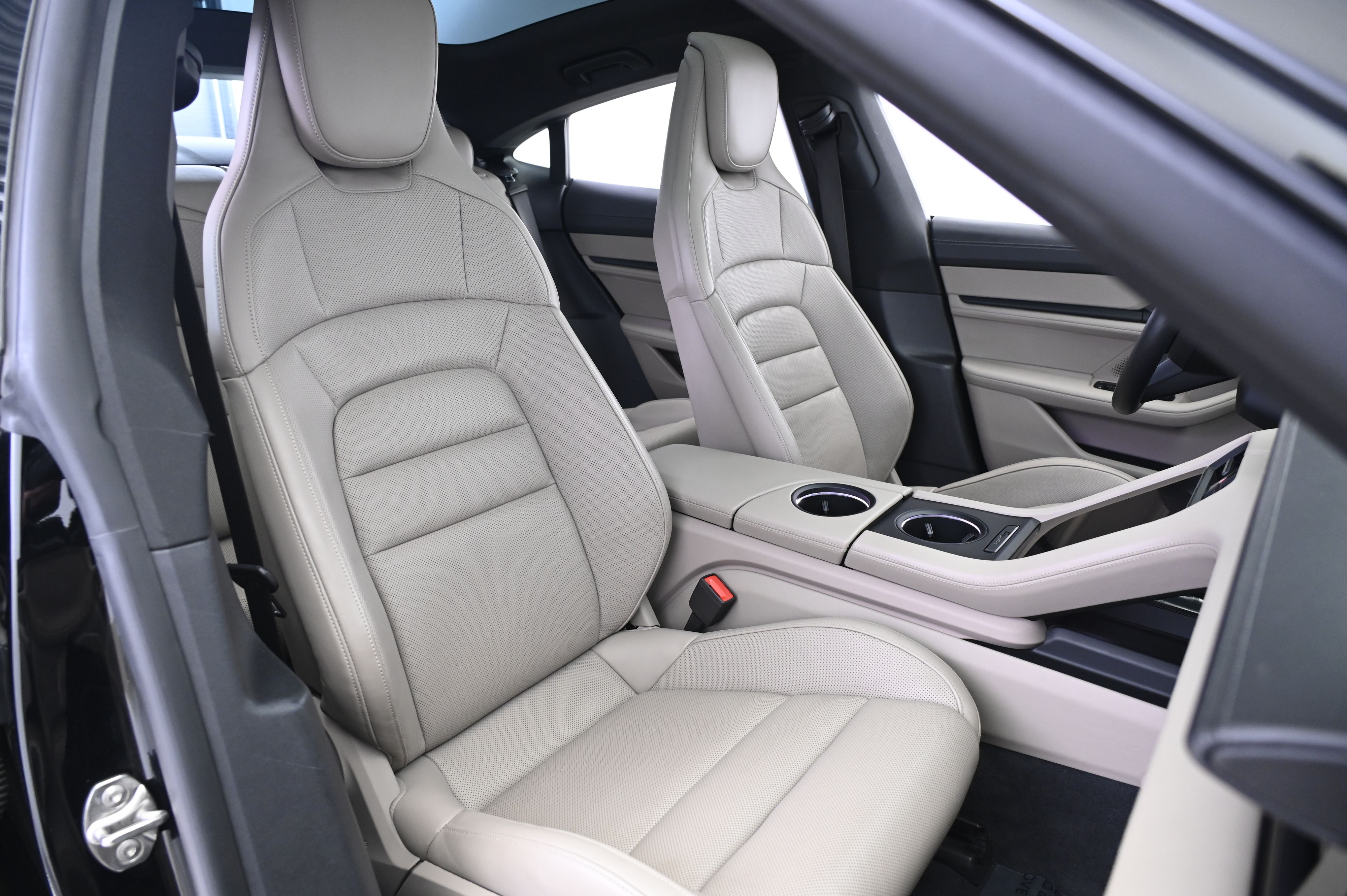 Thumbnail: 2020 Porsche Taycan - 25