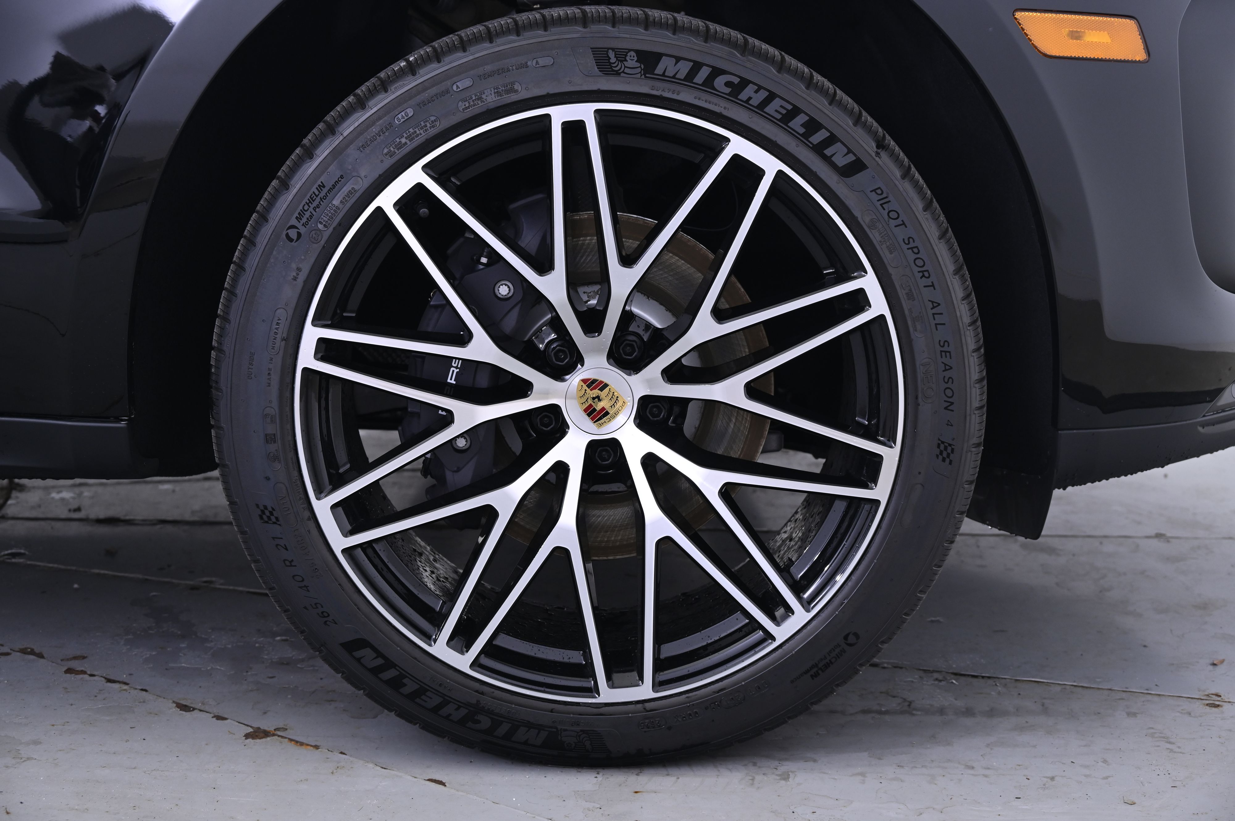 Thumbnail: 2026 Porsche Macan - 14